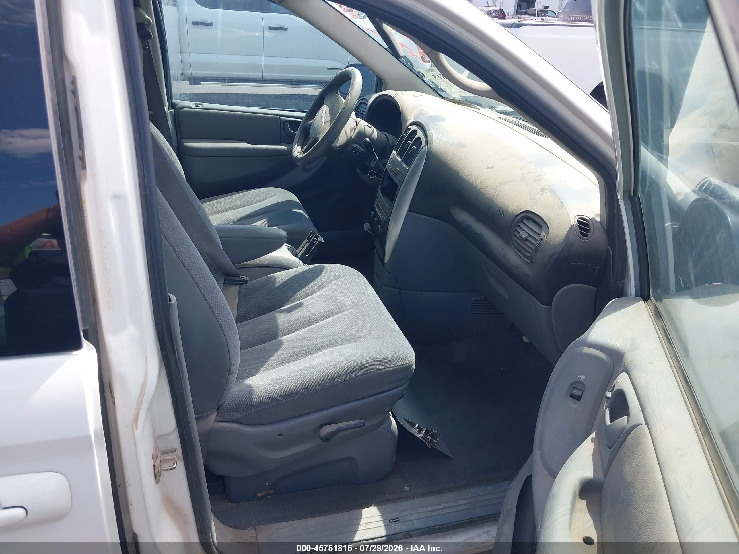 2005 Chrysler Town & Country Touring White vin: 2C4GP54L45R469682
