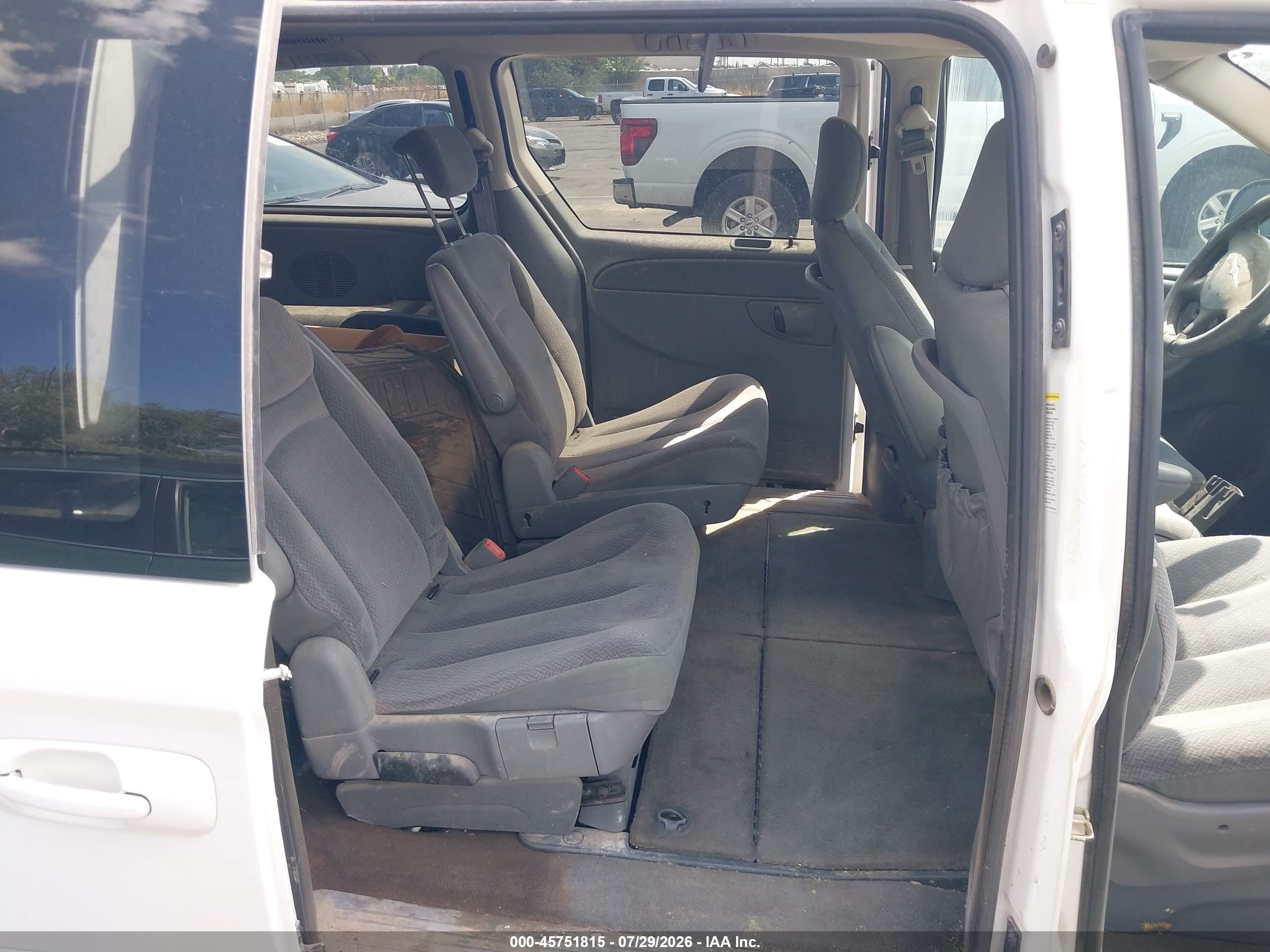 2005 Chrysler Town & Country Touring White vin: 2C4GP54L45R469682