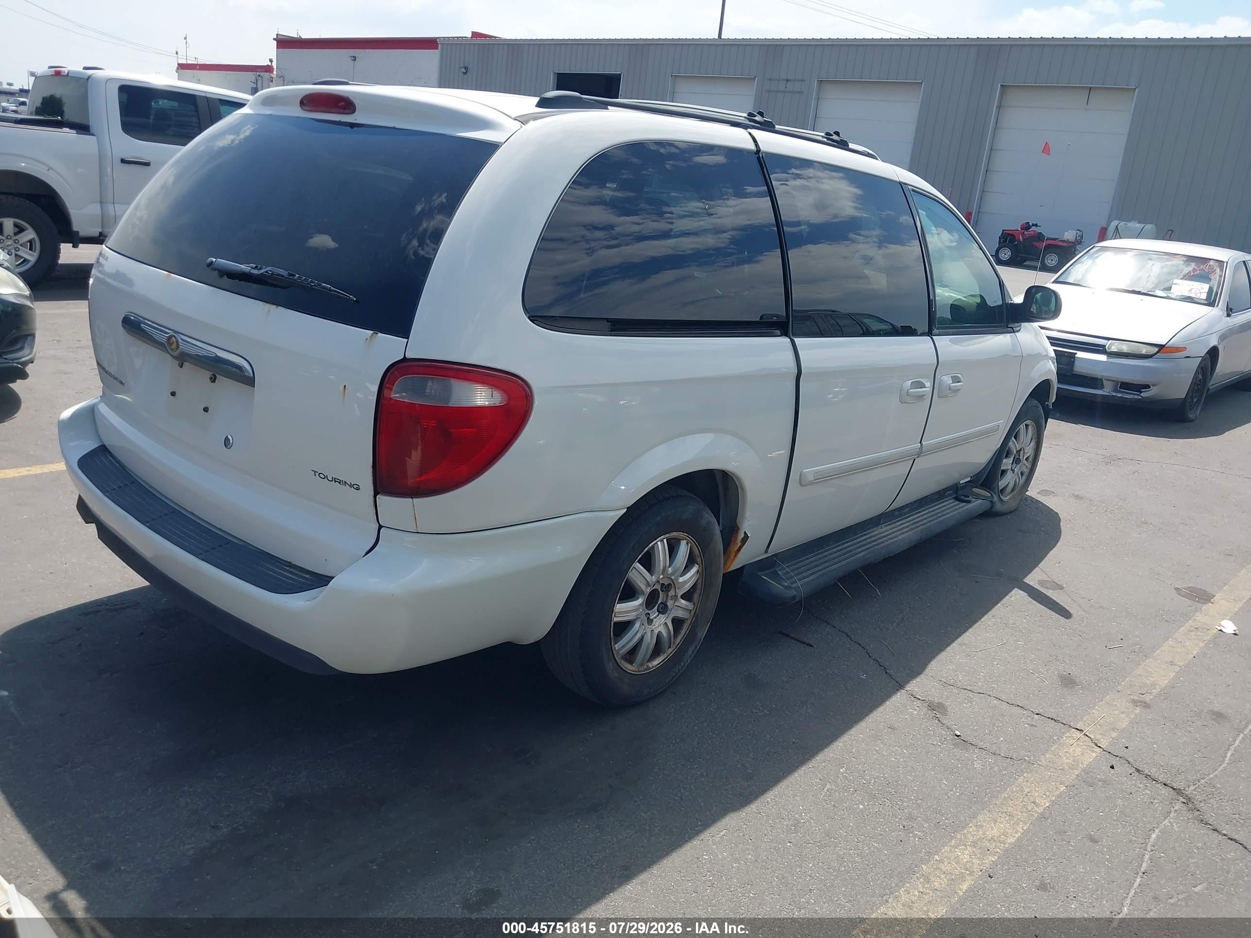 2005 Chrysler Town & Country Touring White vin: 2C4GP54L45R469682