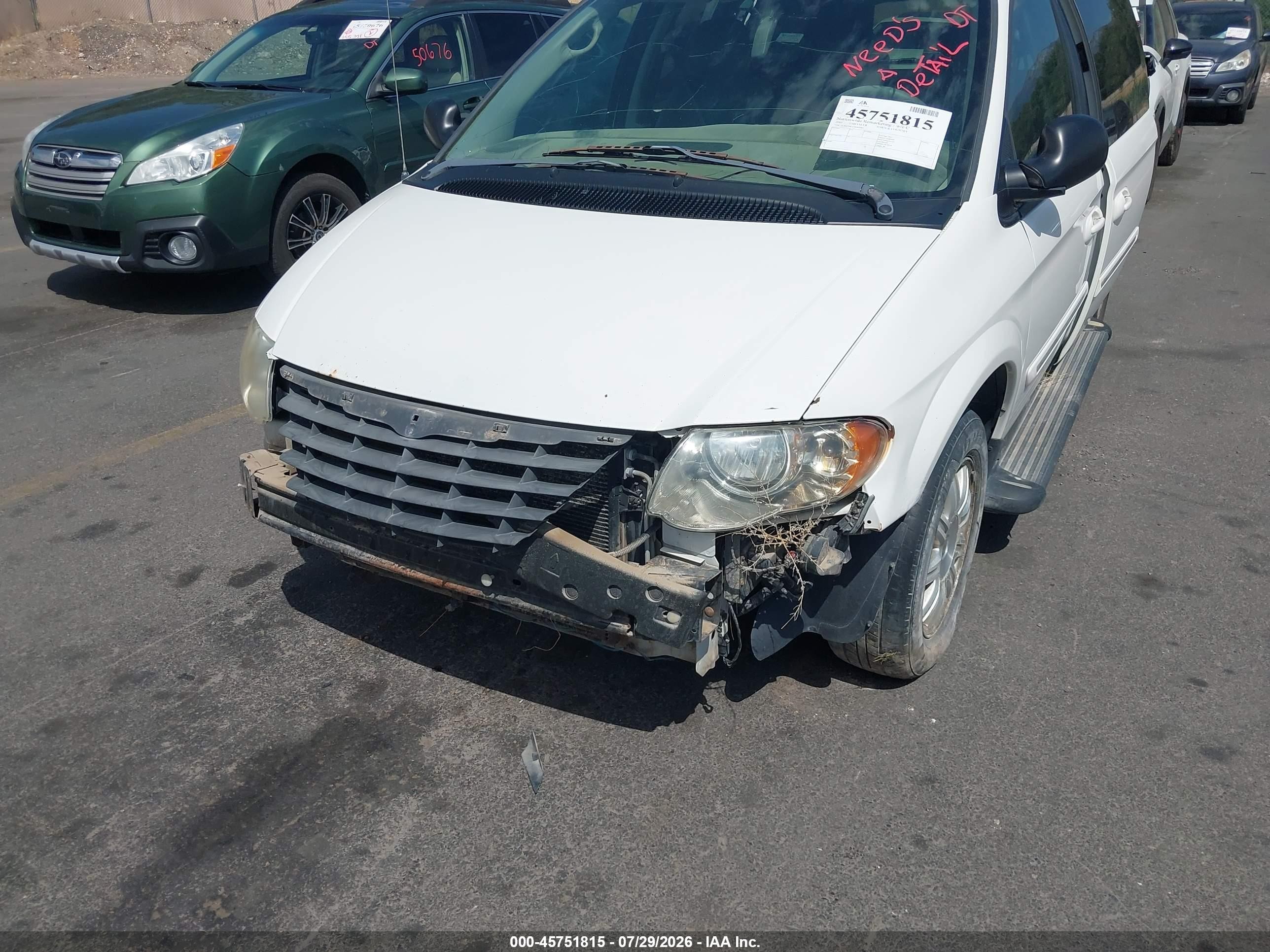 2005 Chrysler Town & Country Touring White vin: 2C4GP54L45R469682