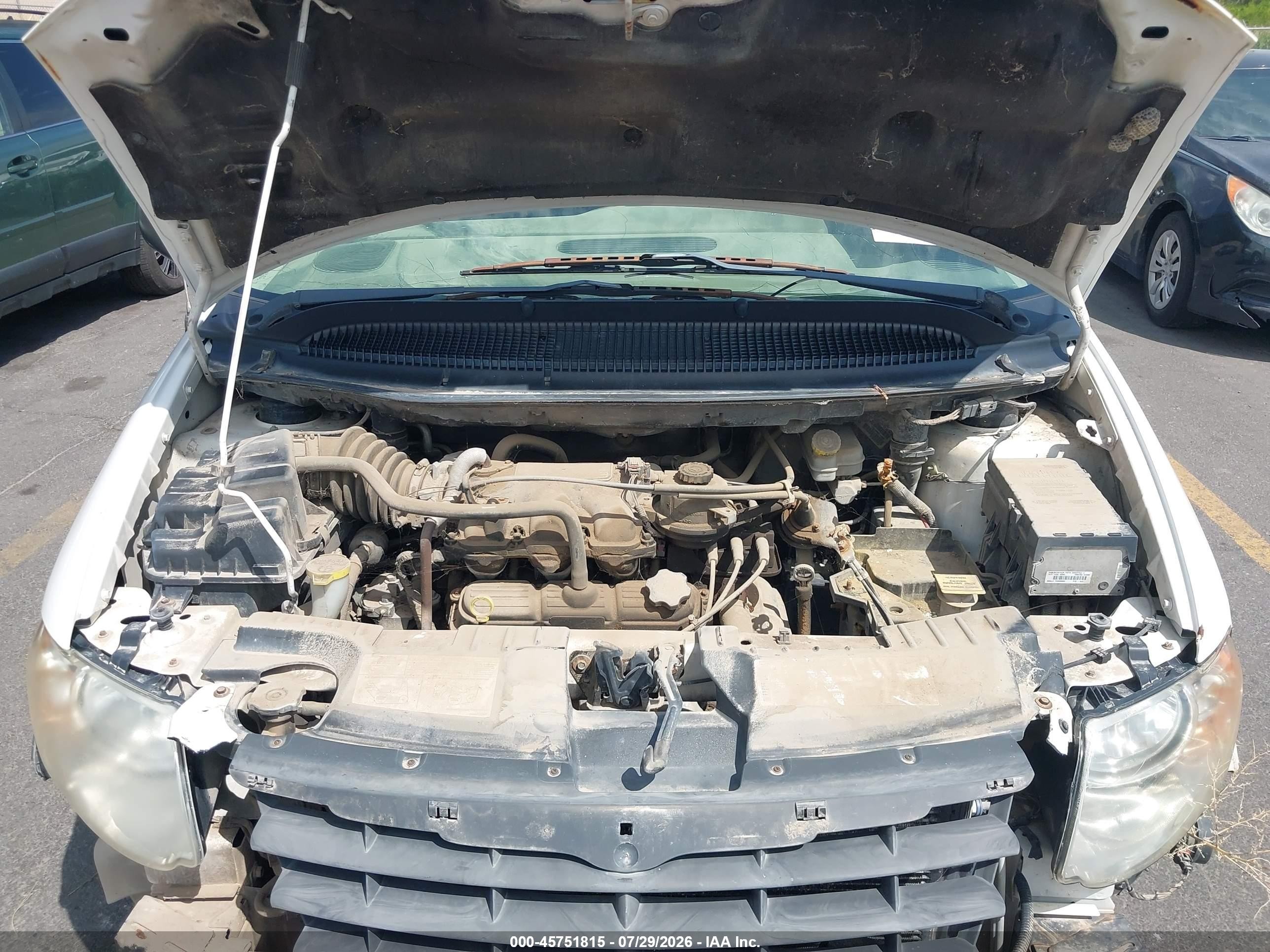 2005 Chrysler Town & Country Touring White vin: 2C4GP54L45R469682