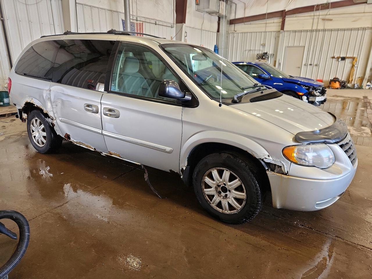 2005 Chrysler Town & Country Touring Silver vin: 2C4GP54L45R501983