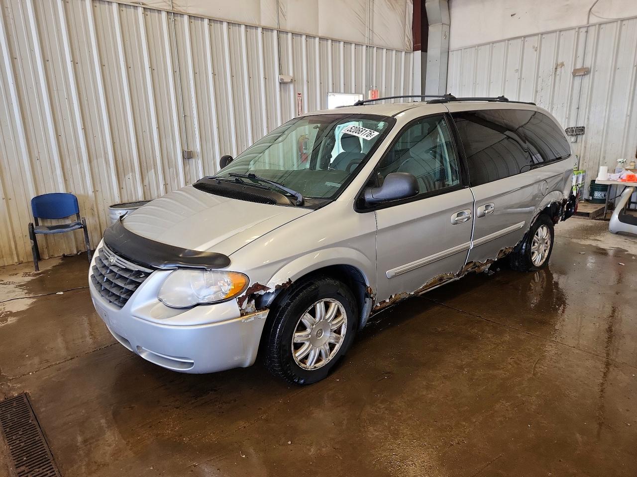 2005 Chrysler Town & Country Touring Silver vin: 2C4GP54L45R501983