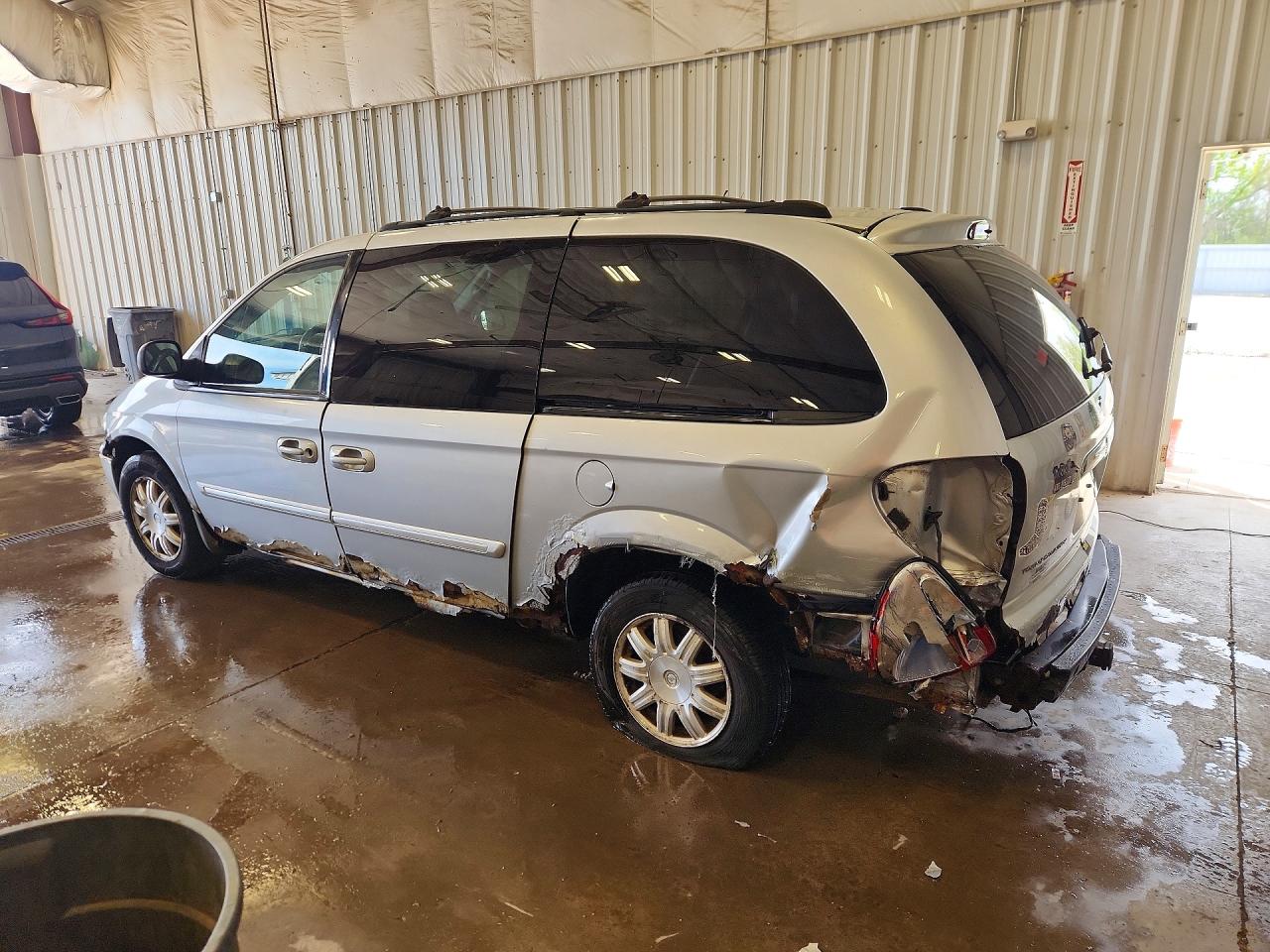 2005 Chrysler Town & Country Touring Silver vin: 2C4GP54L45R501983
