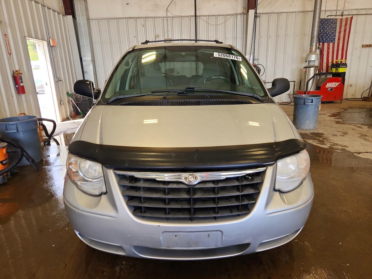 2005 Chrysler Town & Country Touring Silver vin: 2C4GP54L45R501983