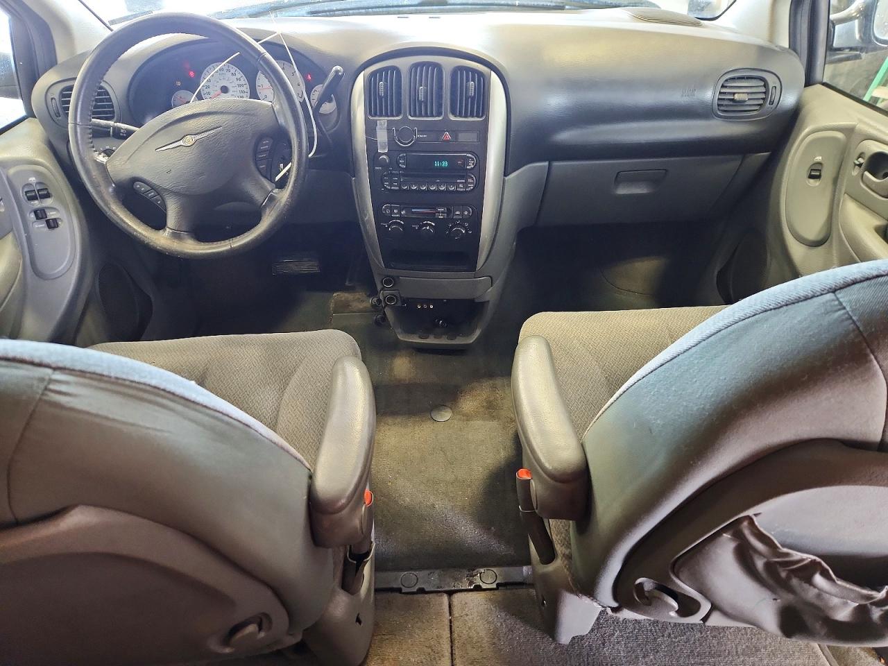 2005 Chrysler Town & Country Touring Silver vin: 2C4GP54L45R501983