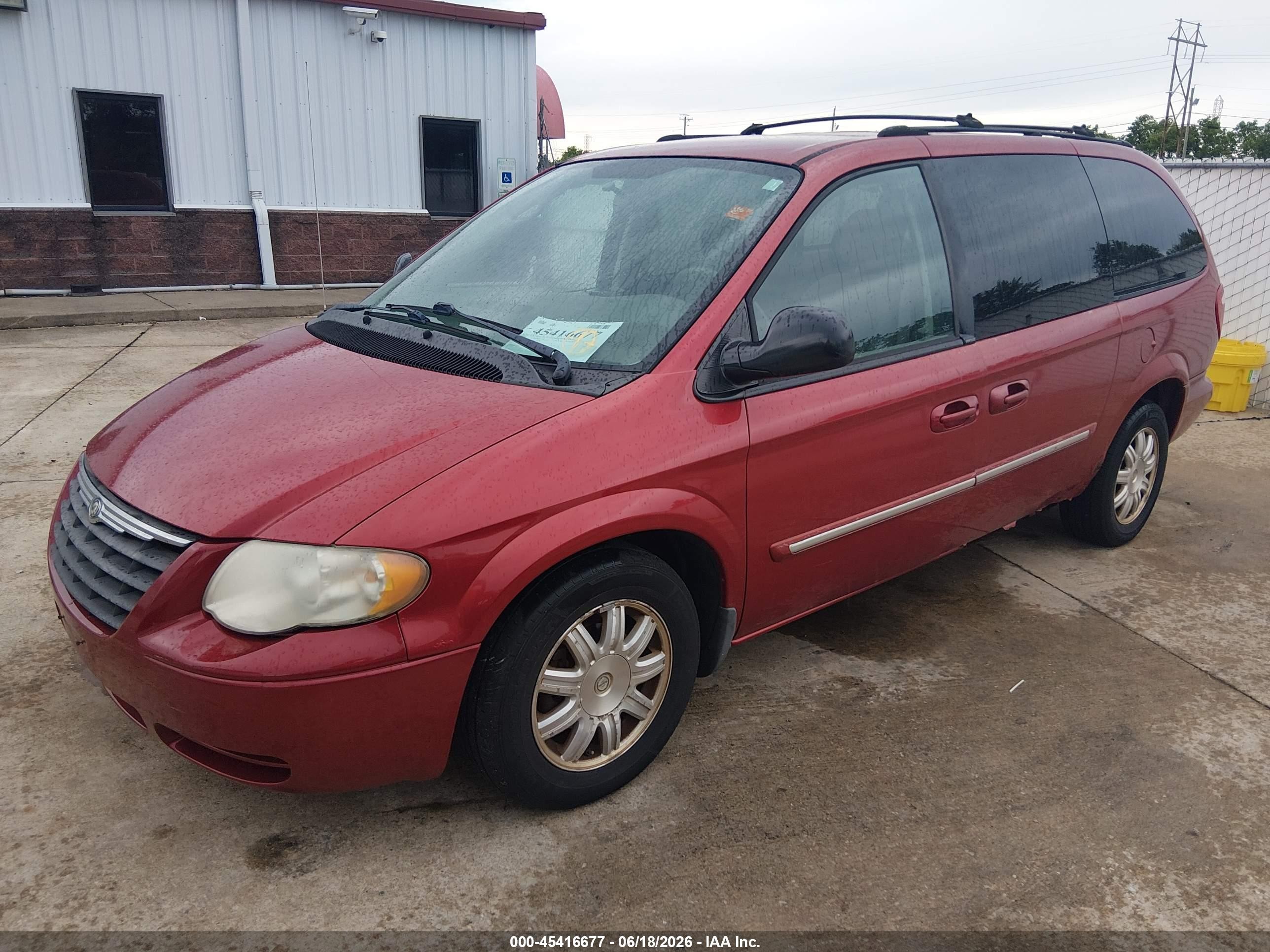 2005 Chrysler Town & Country Touring Red vin: 2C4GP54L45R541688
