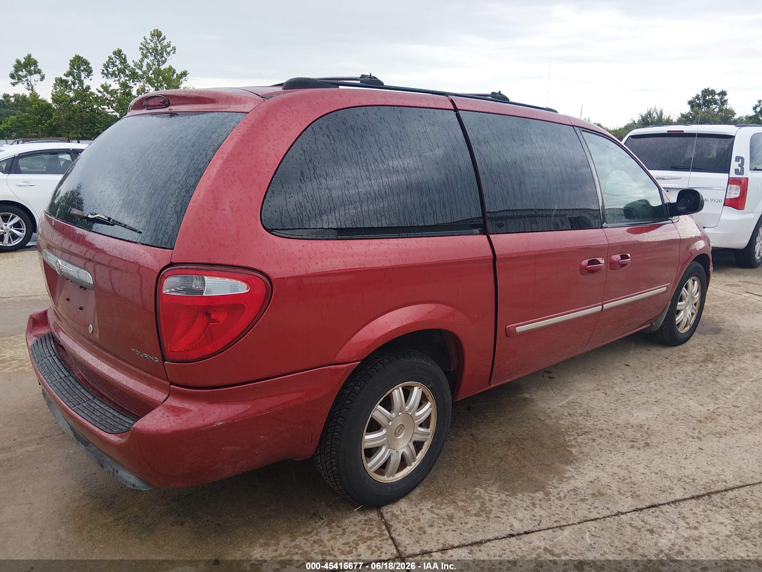 2005 Chrysler Town & Country Touring Red vin: 2C4GP54L45R541688