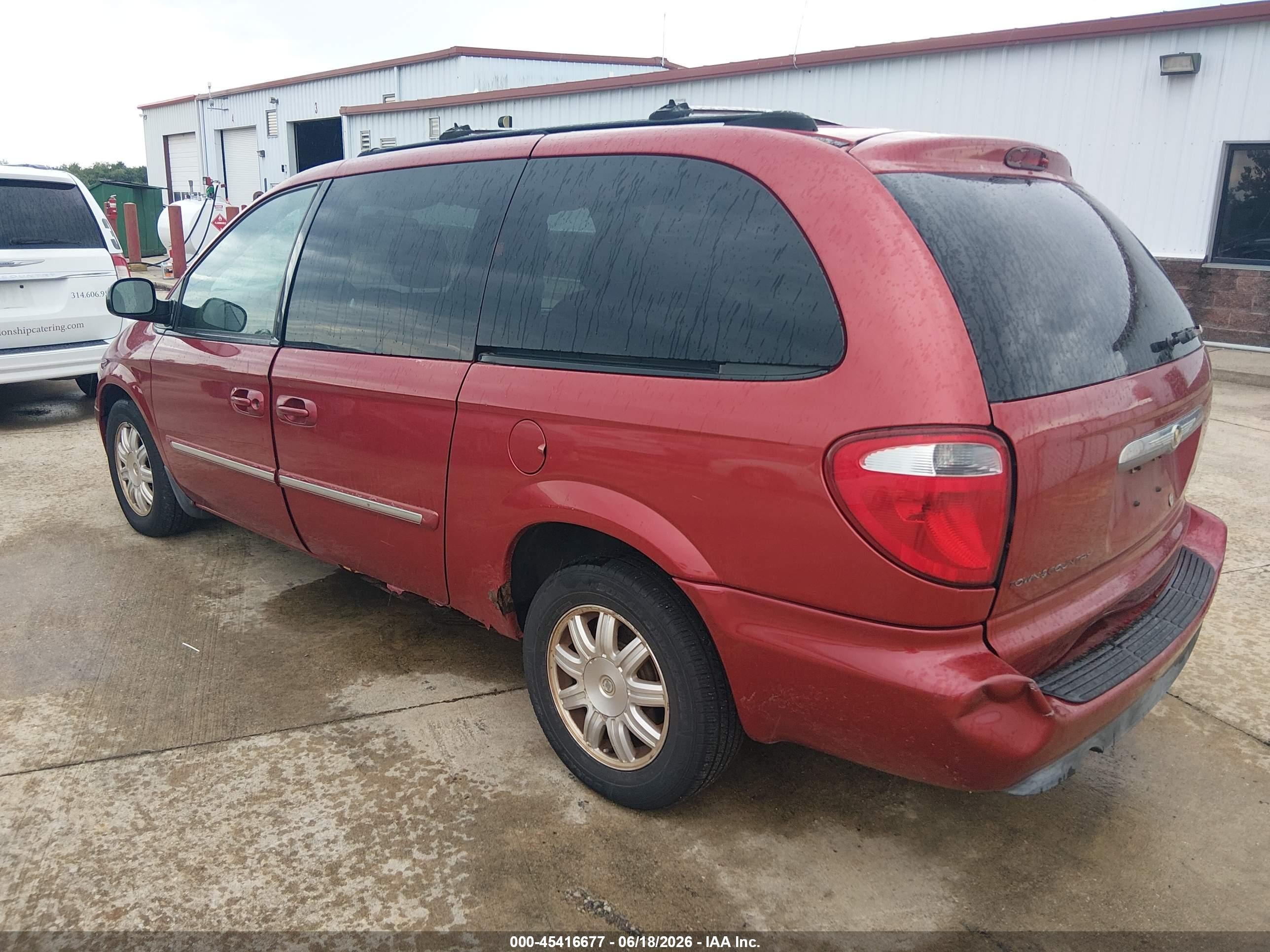 2005 Chrysler Town & Country Touring Red vin: 2C4GP54L45R541688