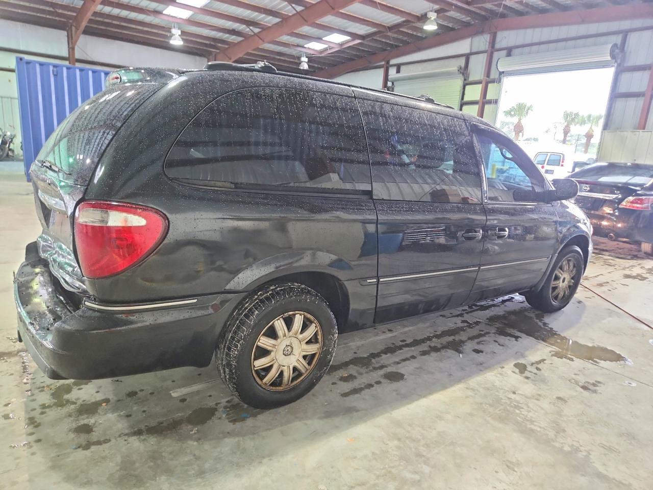 2005 Chrysler Town & Country Touring Black vin: 2C4GP54L55R166944