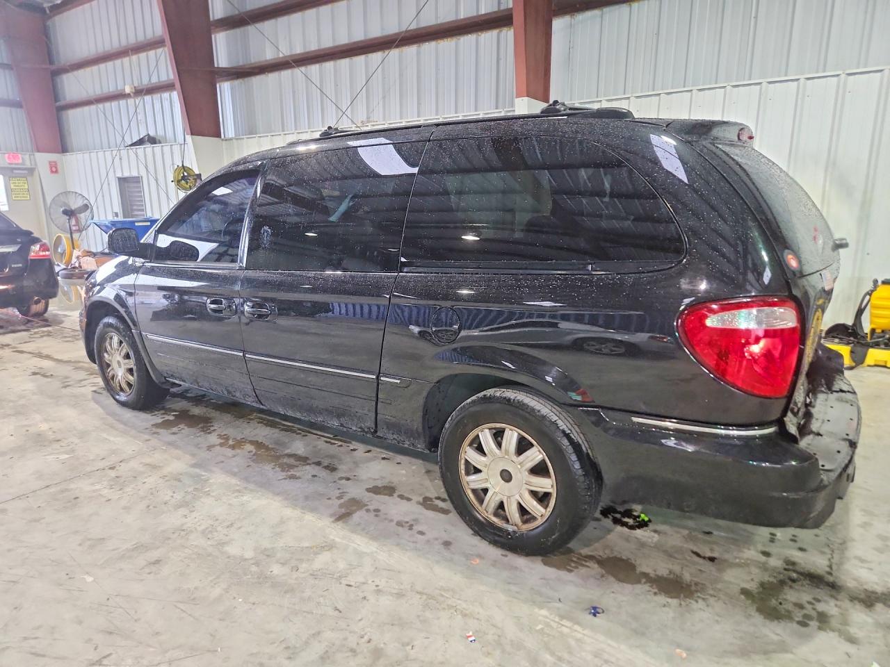 2005 Chrysler Town & Country Touring Black vin: 2C4GP54L55R166944