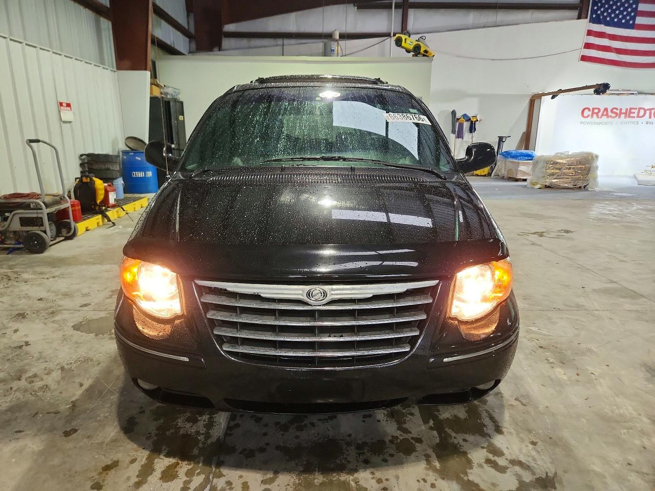 2005 Chrysler Town & Country Touring Black vin: 2C4GP54L55R166944