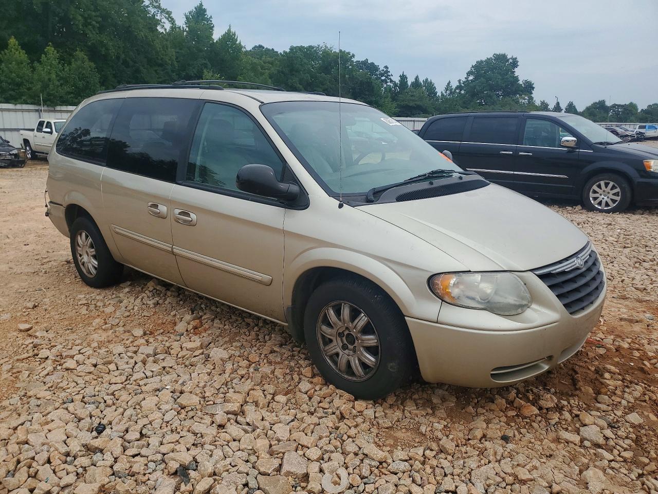 2005 Chrysler Town & Country Touring Золотой vin: 2C4GP54L65R243434