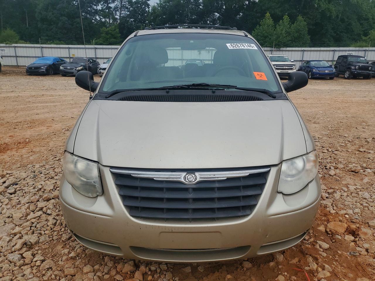 2005 Chrysler Town & Country Touring Золотой vin: 2C4GP54L65R243434