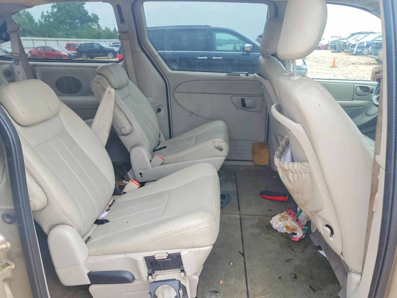 2005 Chrysler Town & Country Touring Золотой vin: 2C4GP54L65R243434