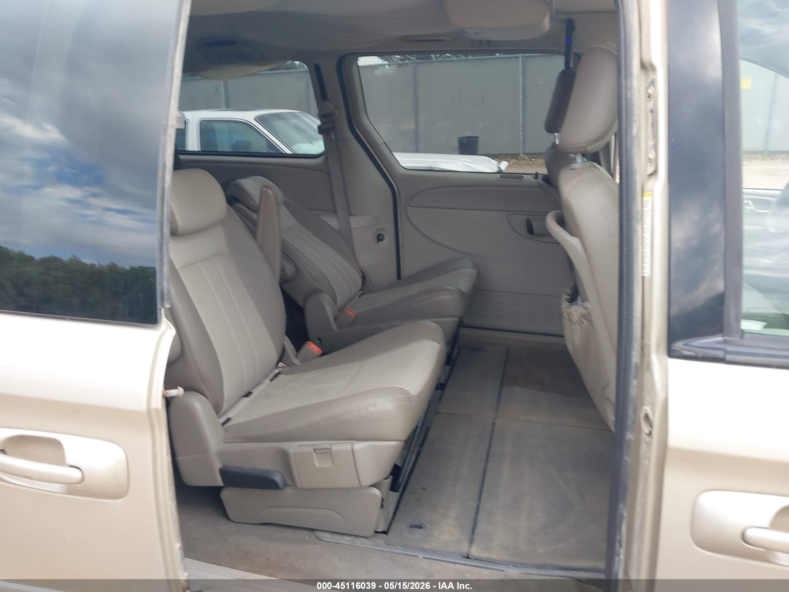 2005 Chrysler Town & Country Touring Champagne vin: 2C4GP54L65R284193