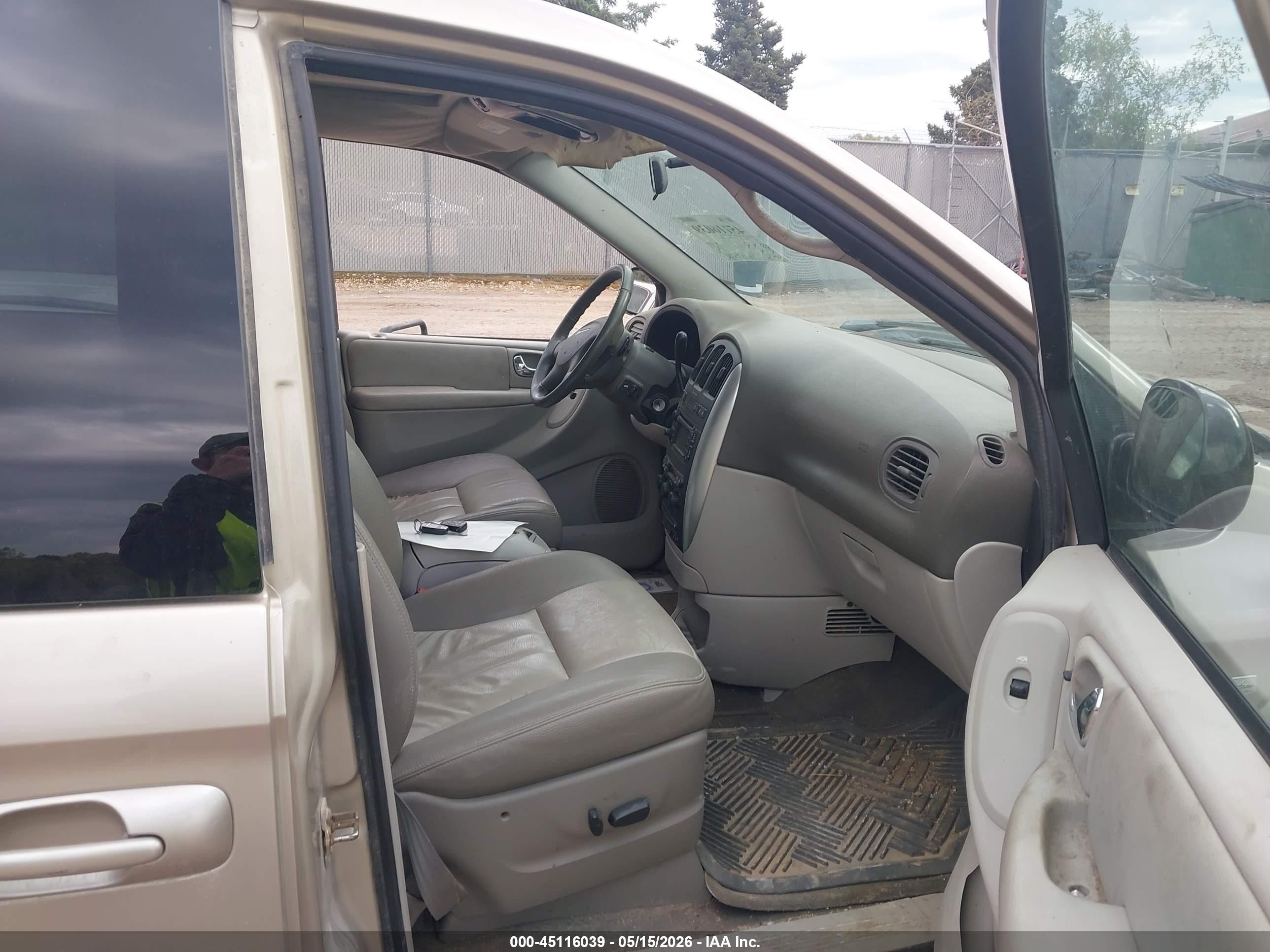 2005 Chrysler Town & Country Touring Champagne vin: 2C4GP54L65R284193