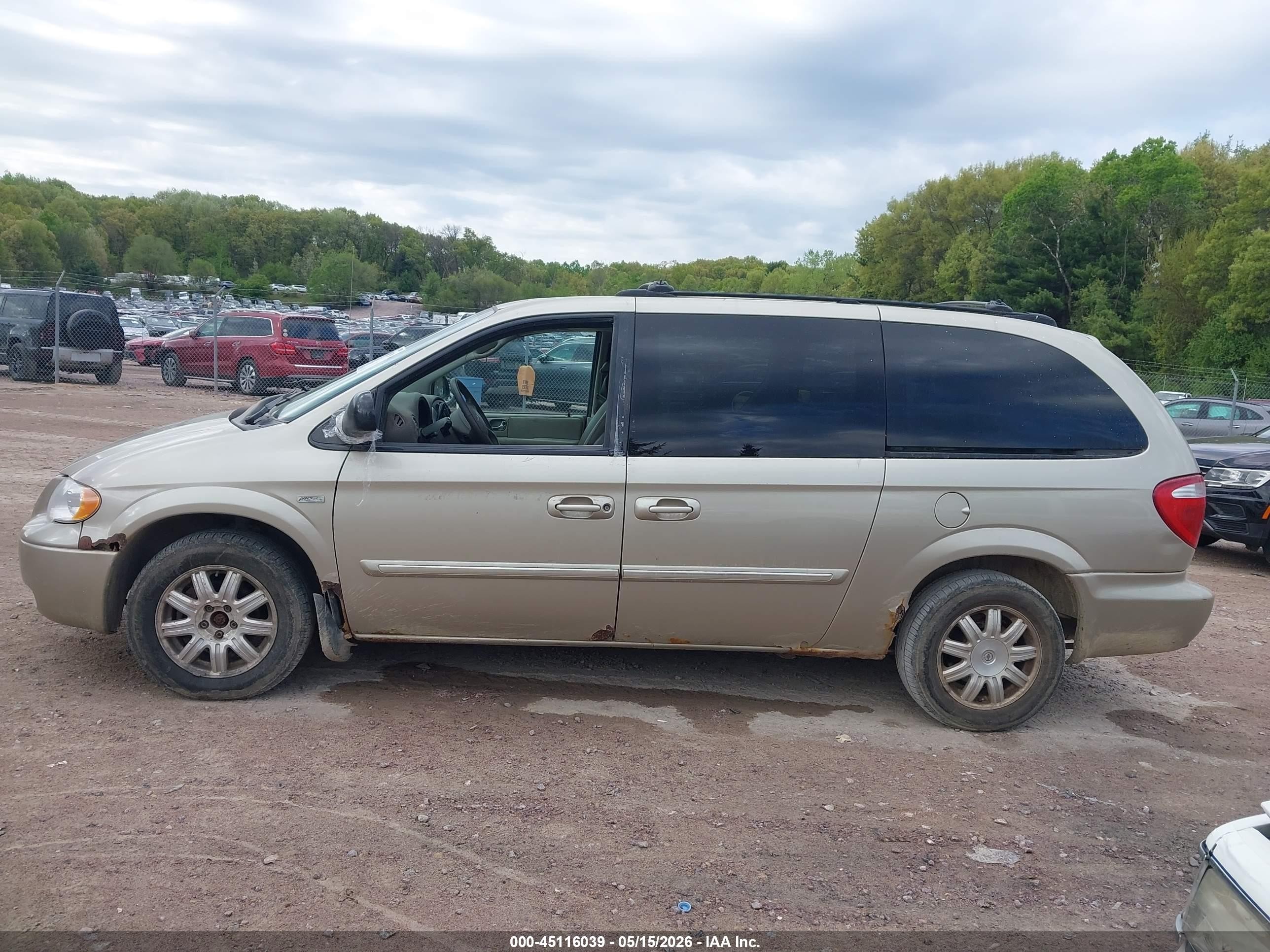 2005 Chrysler Town & Country Touring Champagne vin: 2C4GP54L65R284193