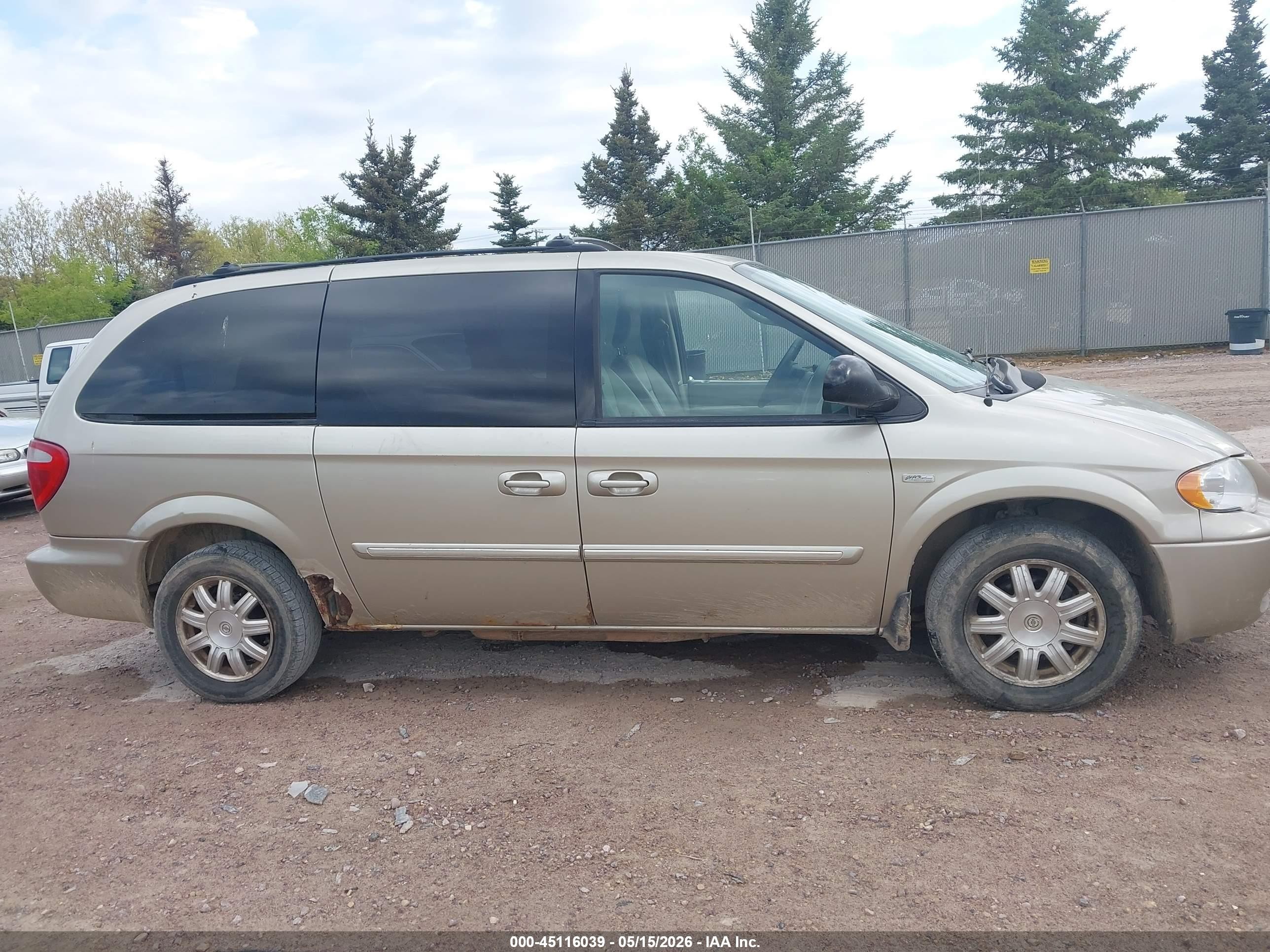 2005 Chrysler Town & Country Touring Champagne vin: 2C4GP54L65R284193