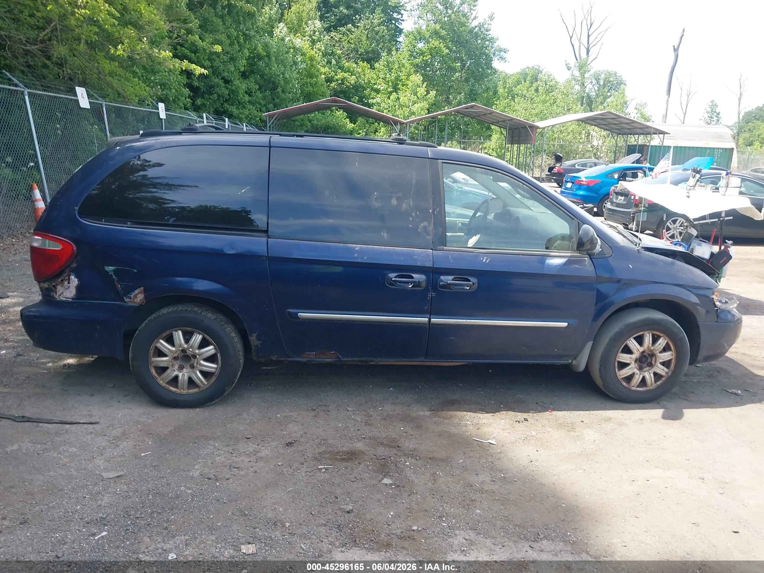2005 Chrysler Town & Country Touring Blue vin: 2C4GP54L65R356204
