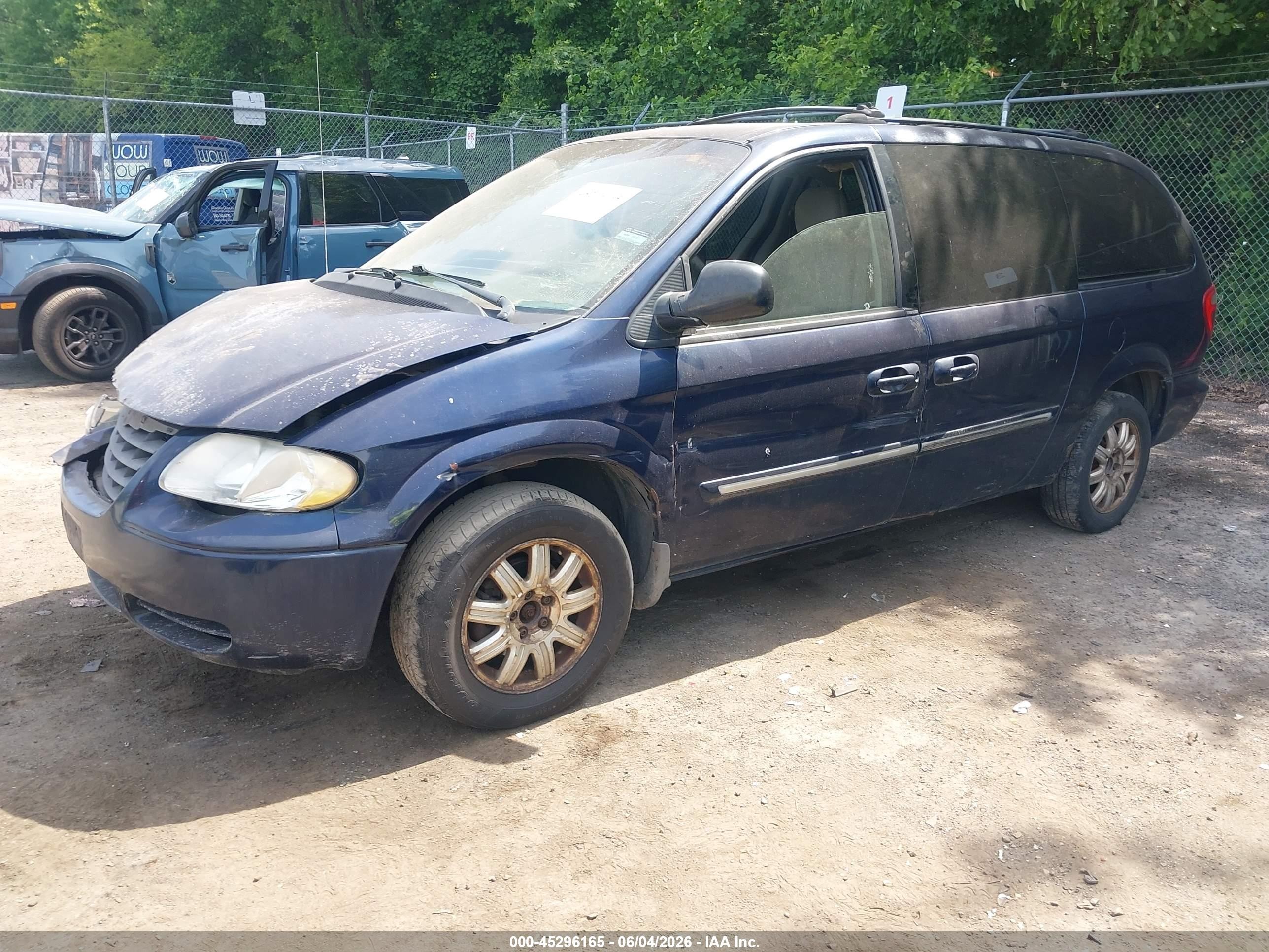 2005 Chrysler Town & Country Touring Blue vin: 2C4GP54L65R356204
