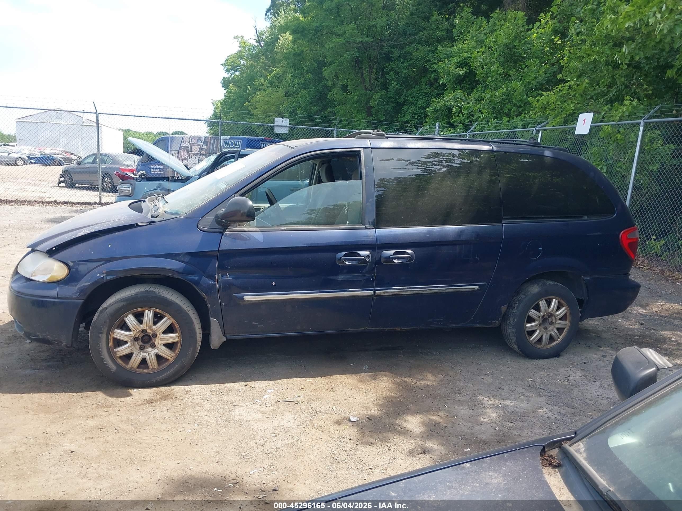 2005 Chrysler Town & Country Touring Blue vin: 2C4GP54L65R356204