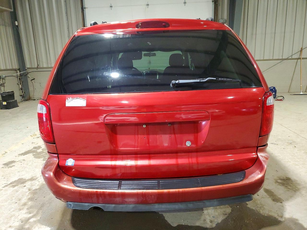 2005 Chrysler Town & Country Touring Red vin: 2C4GP54L65R376291