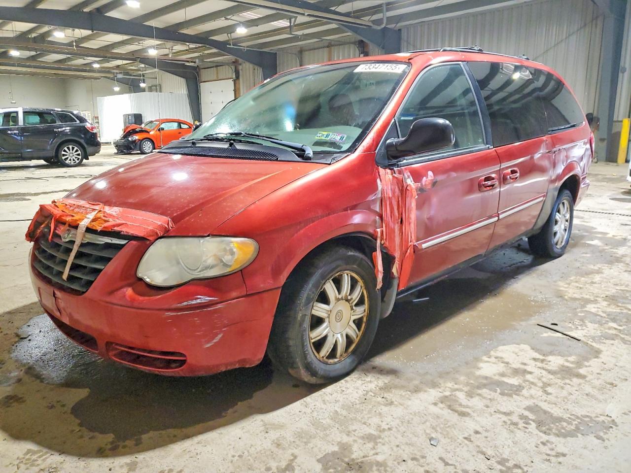 2005 Chrysler Town & Country Touring Red vin: 2C4GP54L65R376291