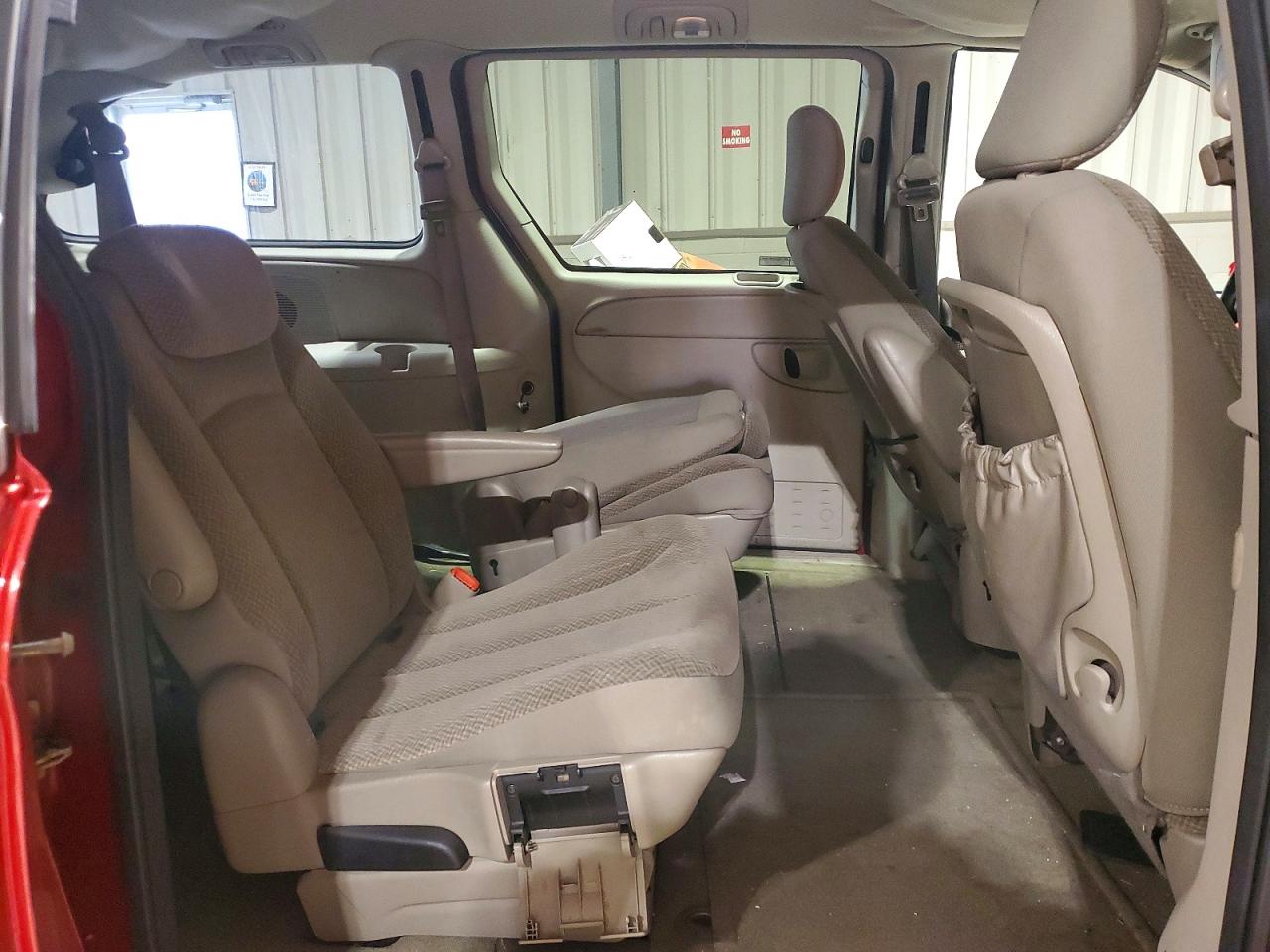 2005 Chrysler Town & Country Touring Red vin: 2C4GP54L65R376291