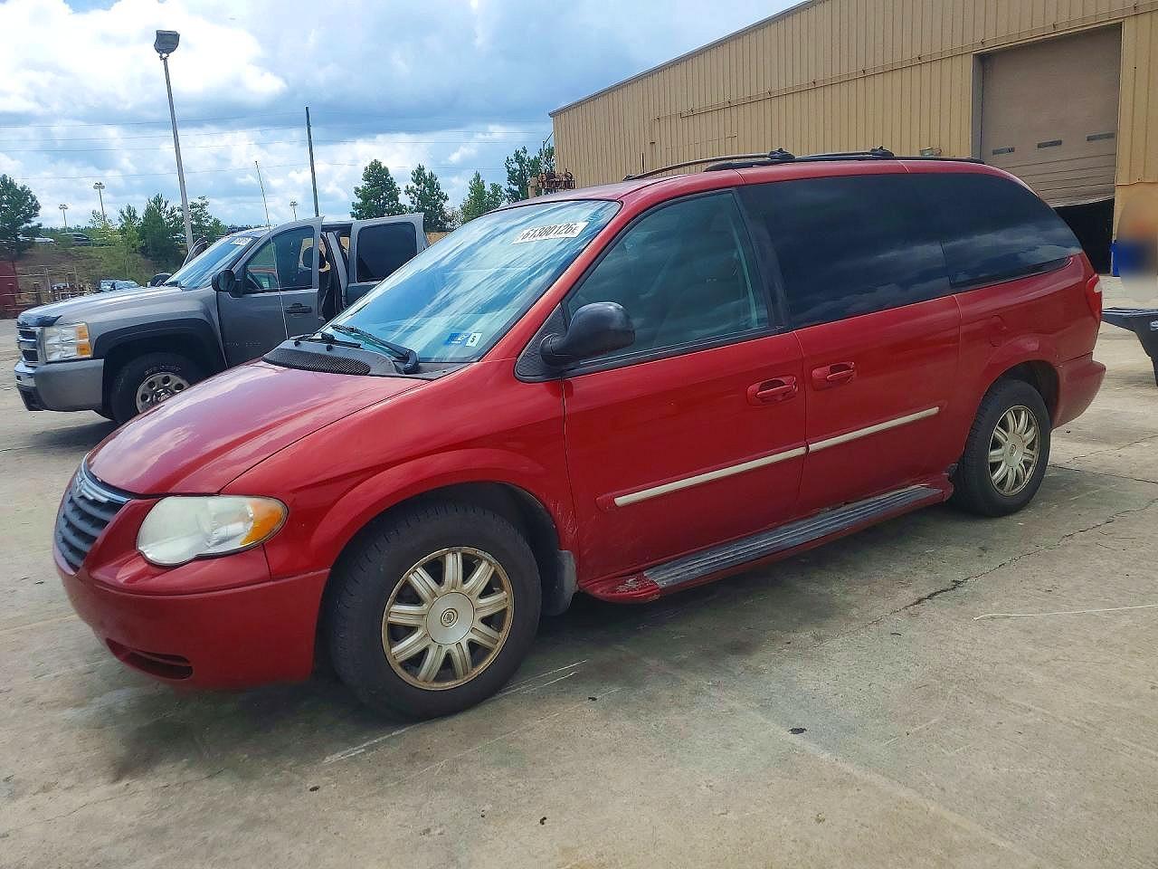2005 Chrysler Town & Country Touring Burgundy vin: 2C4GP54L75R206991