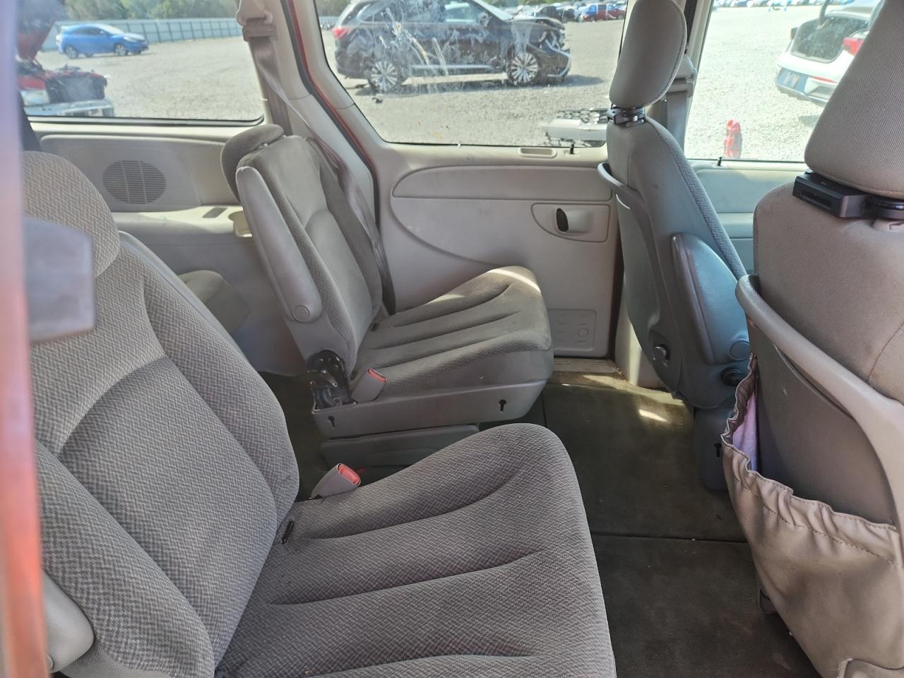 2005 Chrysler Town & Country Touring Red vin: 2C4GP54L75R296515