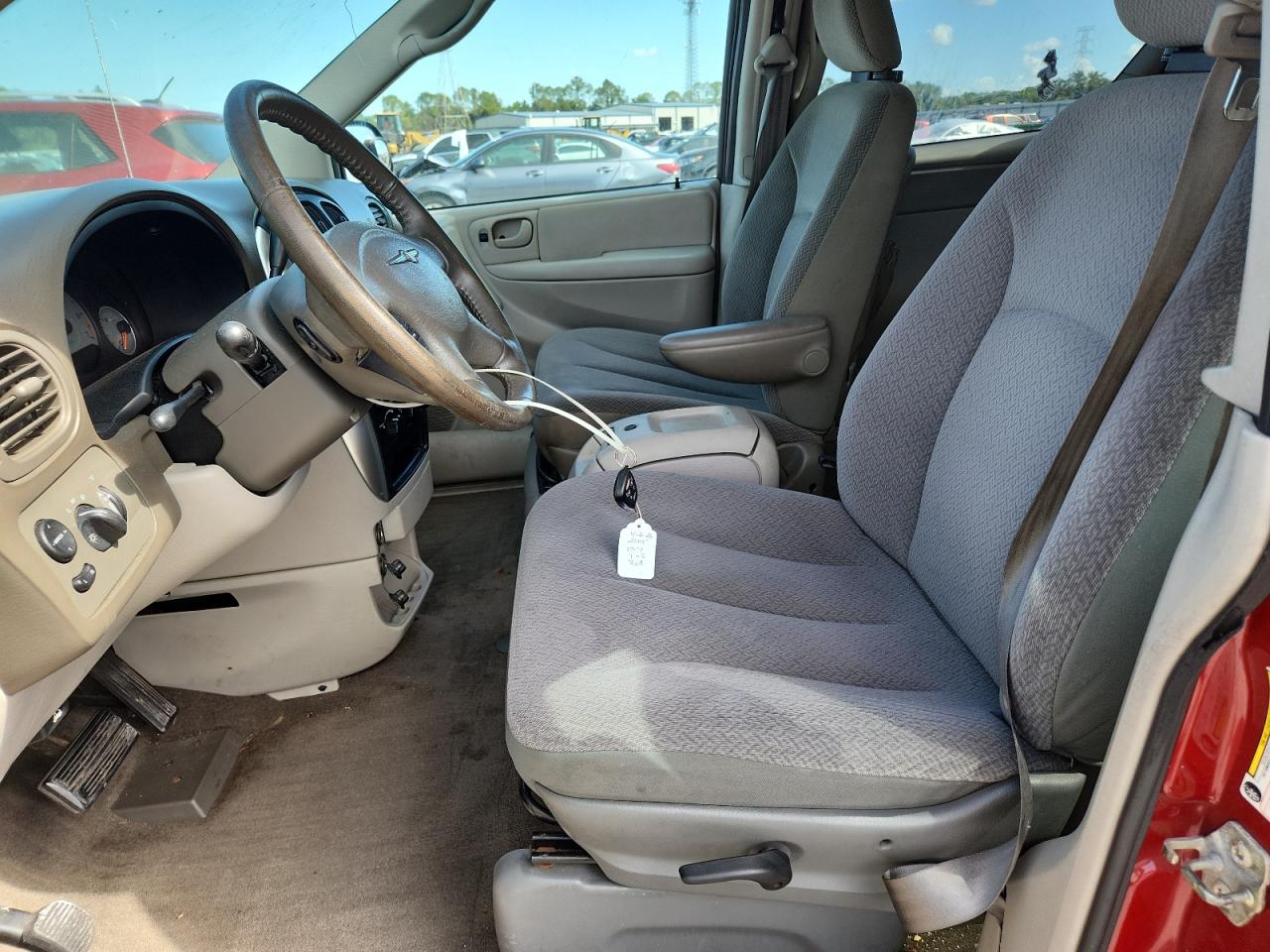 2005 Chrysler Town & Country Touring Red vin: 2C4GP54L75R296515