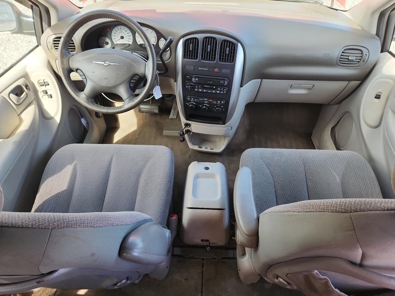 2005 Chrysler Town & Country Touring Red vin: 2C4GP54L75R296515