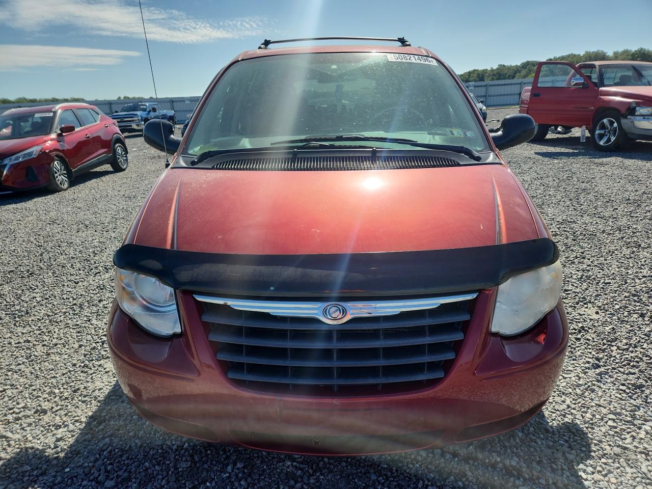 2005 Chrysler Town & Country Touring Red vin: 2C4GP54L75R296515