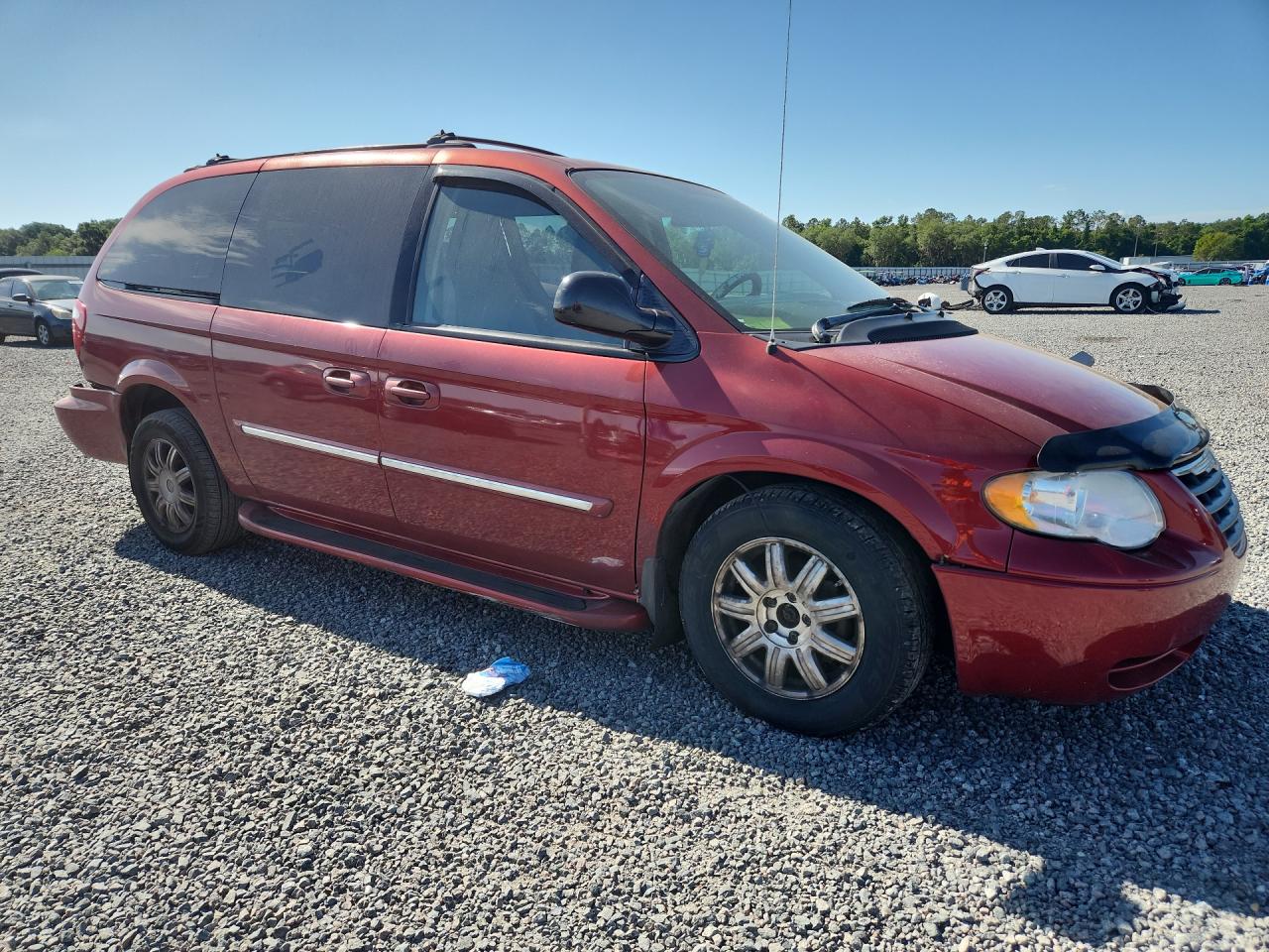 2005 Chrysler Town & Country Touring Red vin: 2C4GP54L75R296515