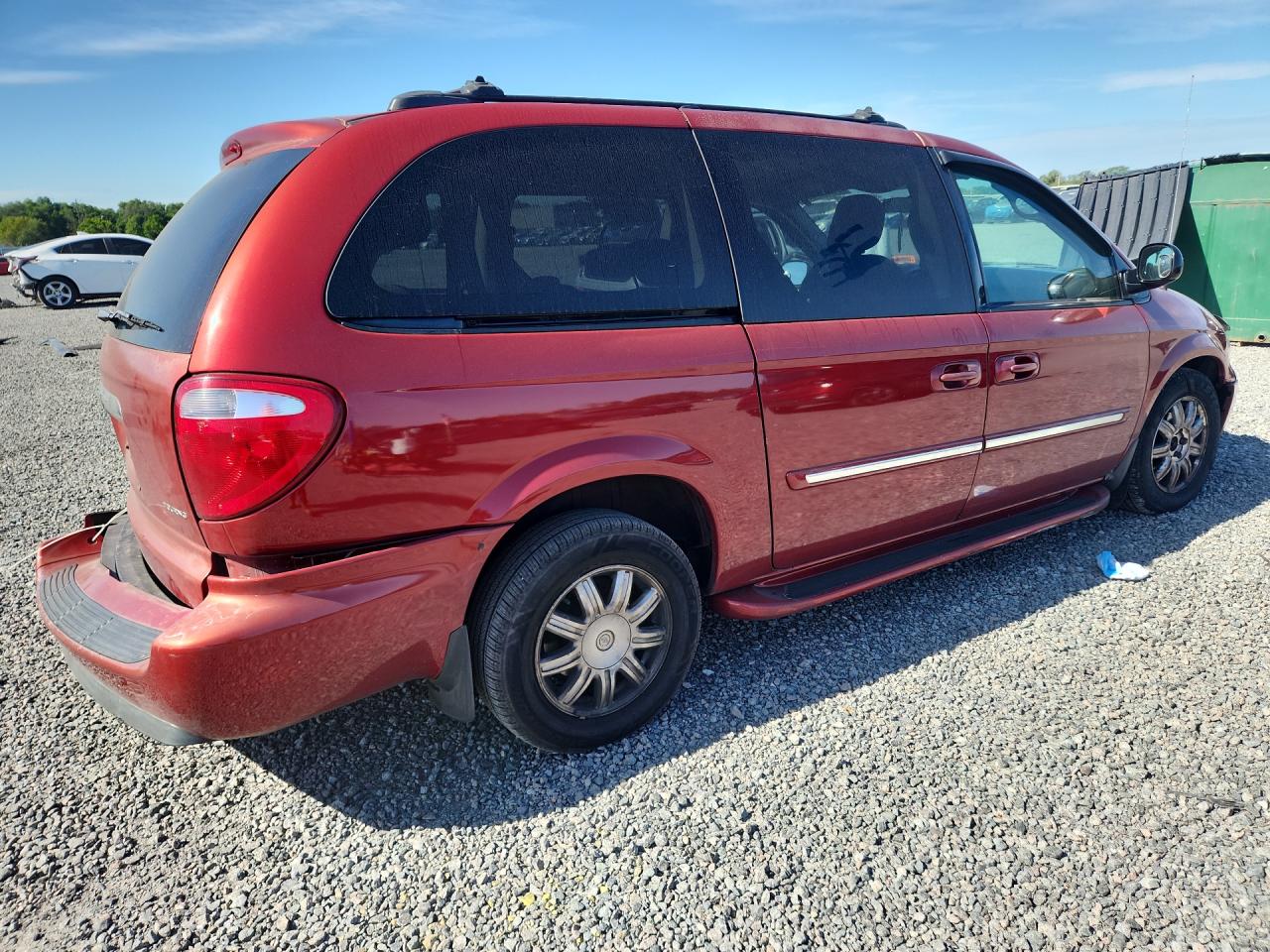 2005 Chrysler Town & Country Touring Red vin: 2C4GP54L75R296515