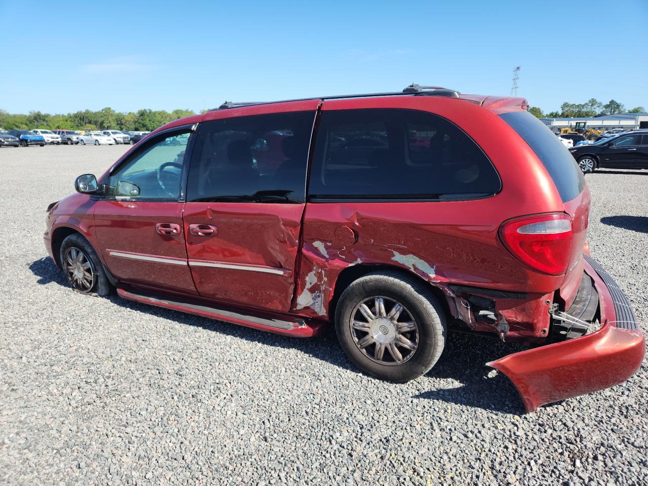 2005 Chrysler Town & Country Touring Red vin: 2C4GP54L75R296515