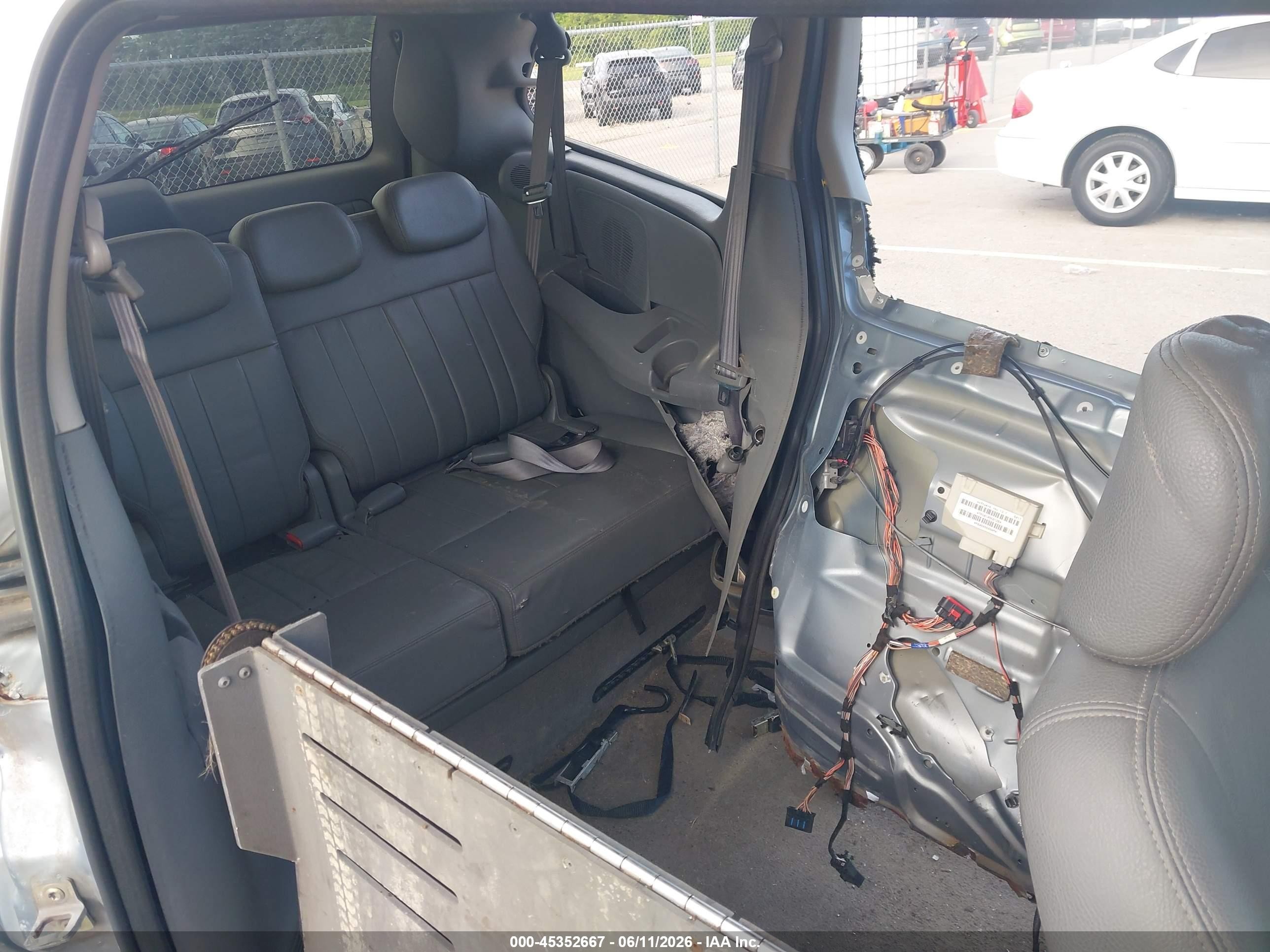 2005 Chrysler Town & Country Touring Blue vin: 2C4GP54L75R425479