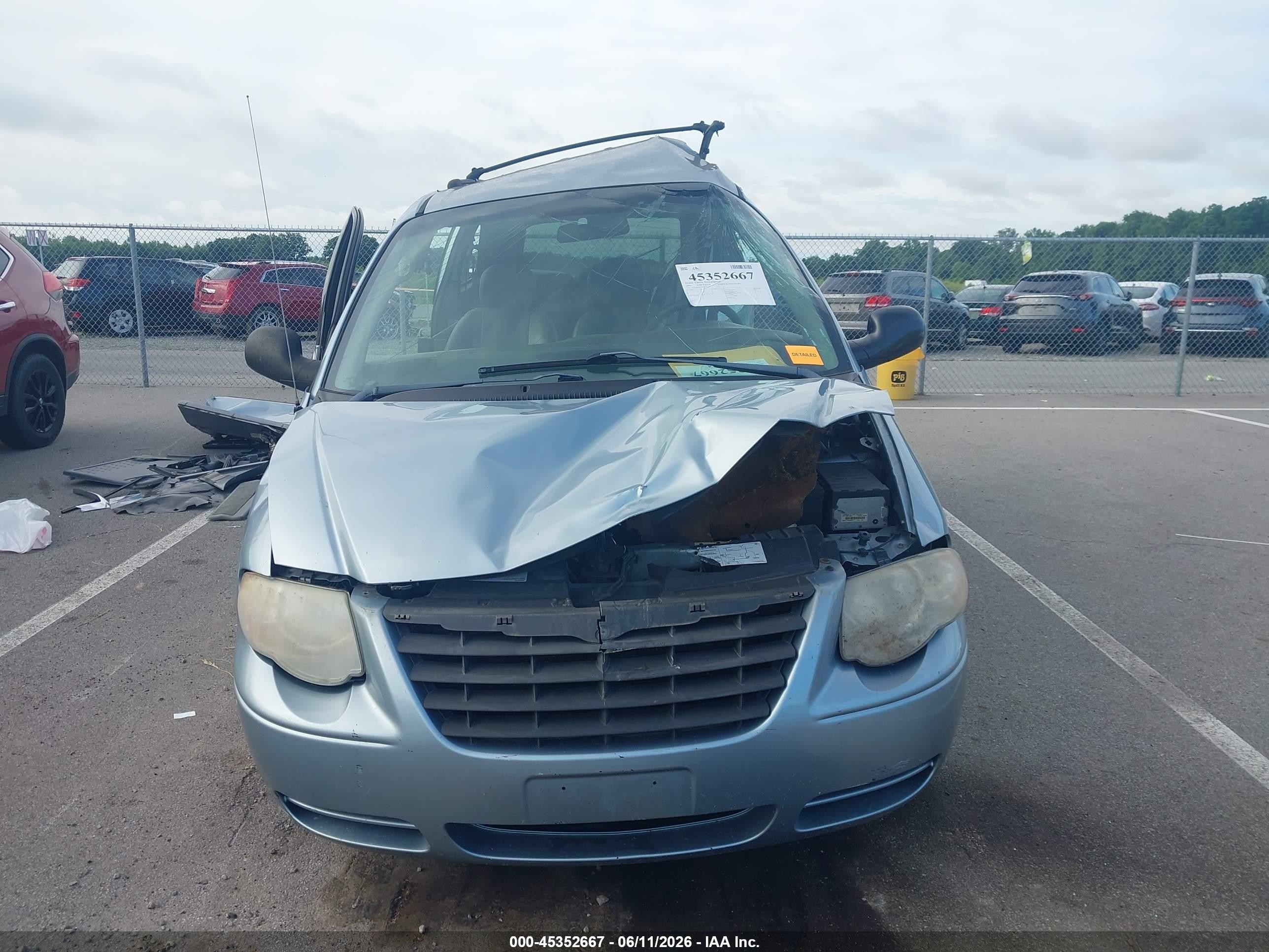 2005 Chrysler Town & Country Touring Blue vin: 2C4GP54L75R425479