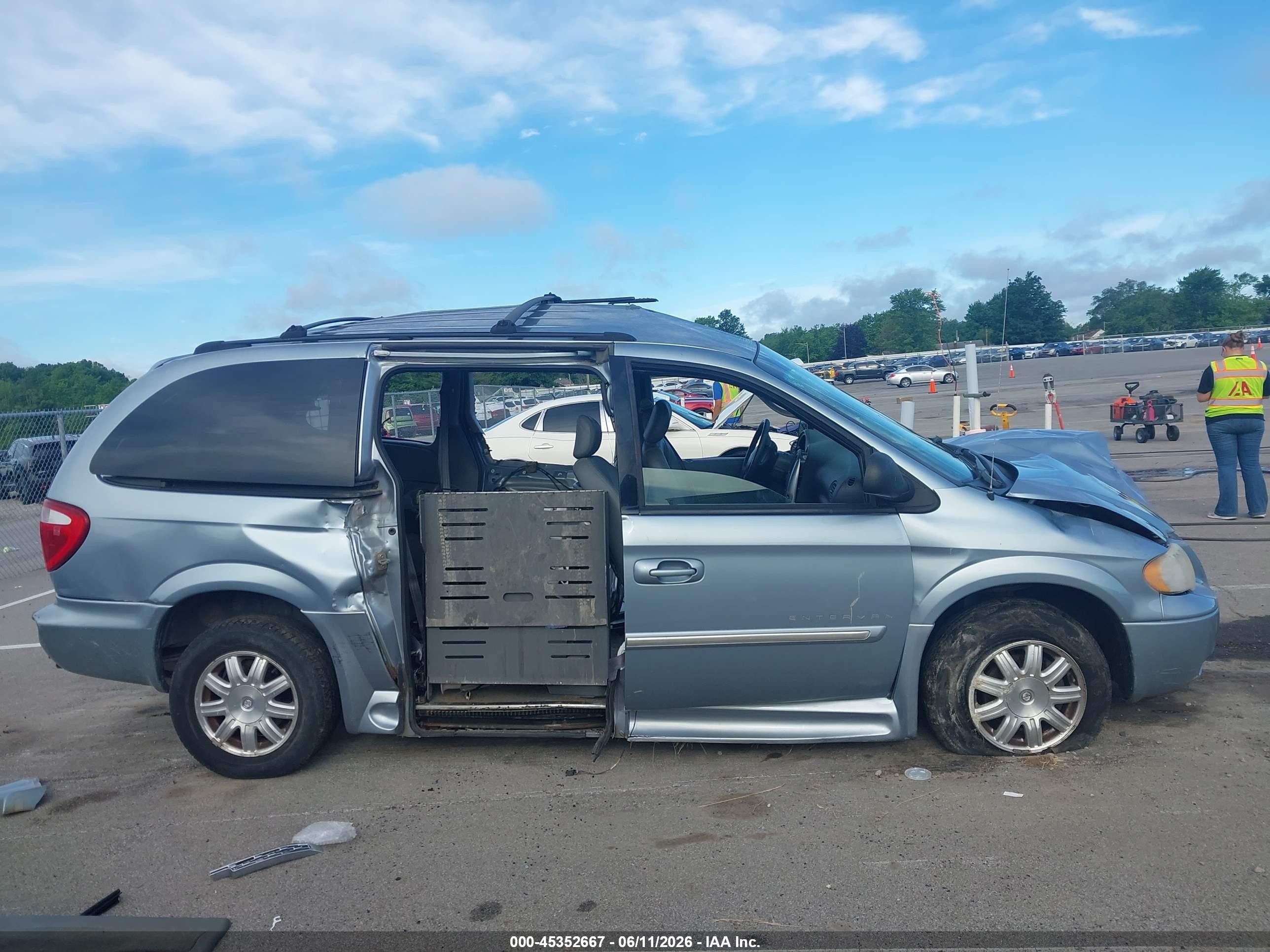 2005 Chrysler Town & Country Touring Blue vin: 2C4GP54L75R425479