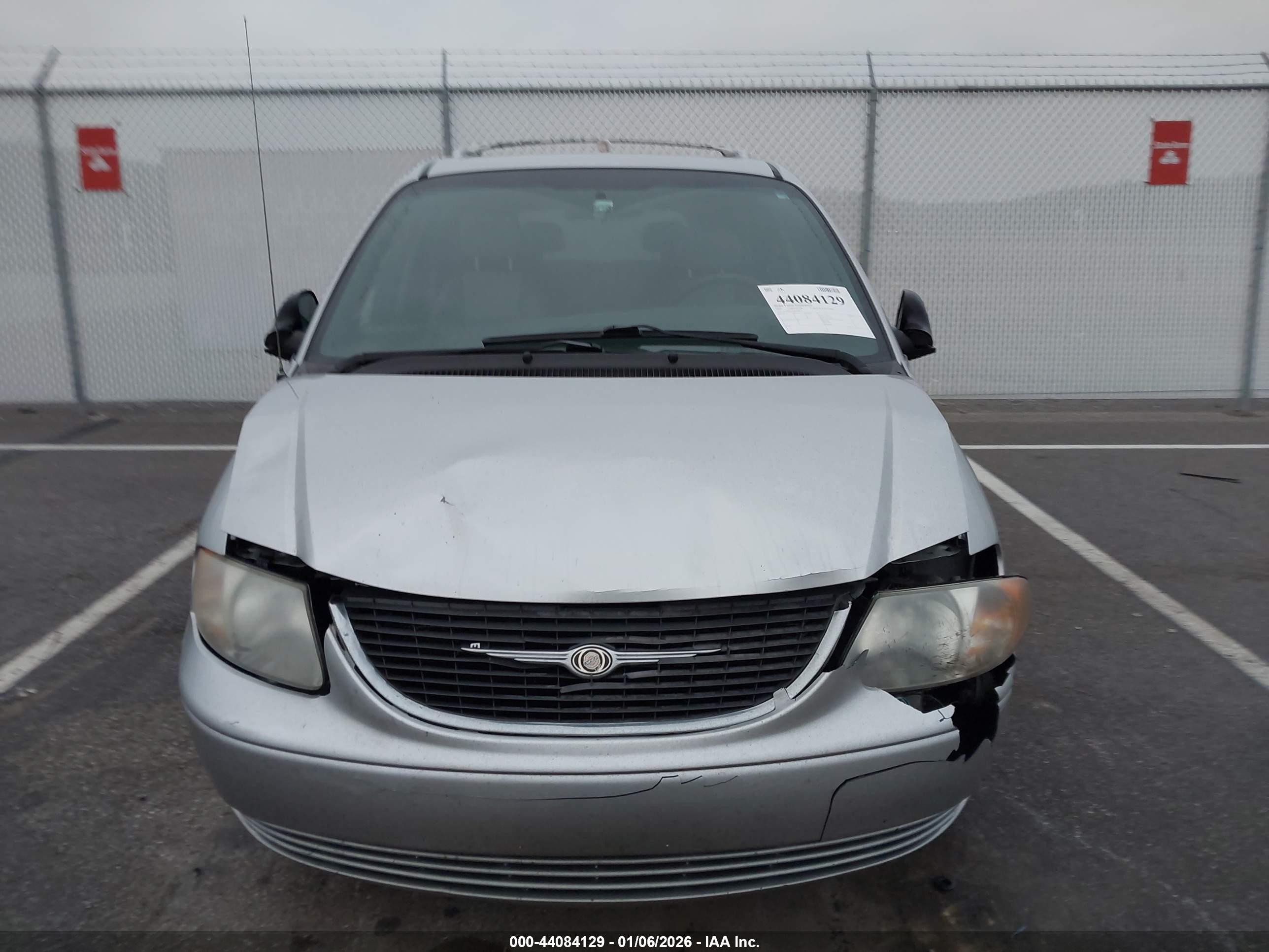 2004 Chrysler Town & Country Touring Silver vin: 2C4GP54L84R518672