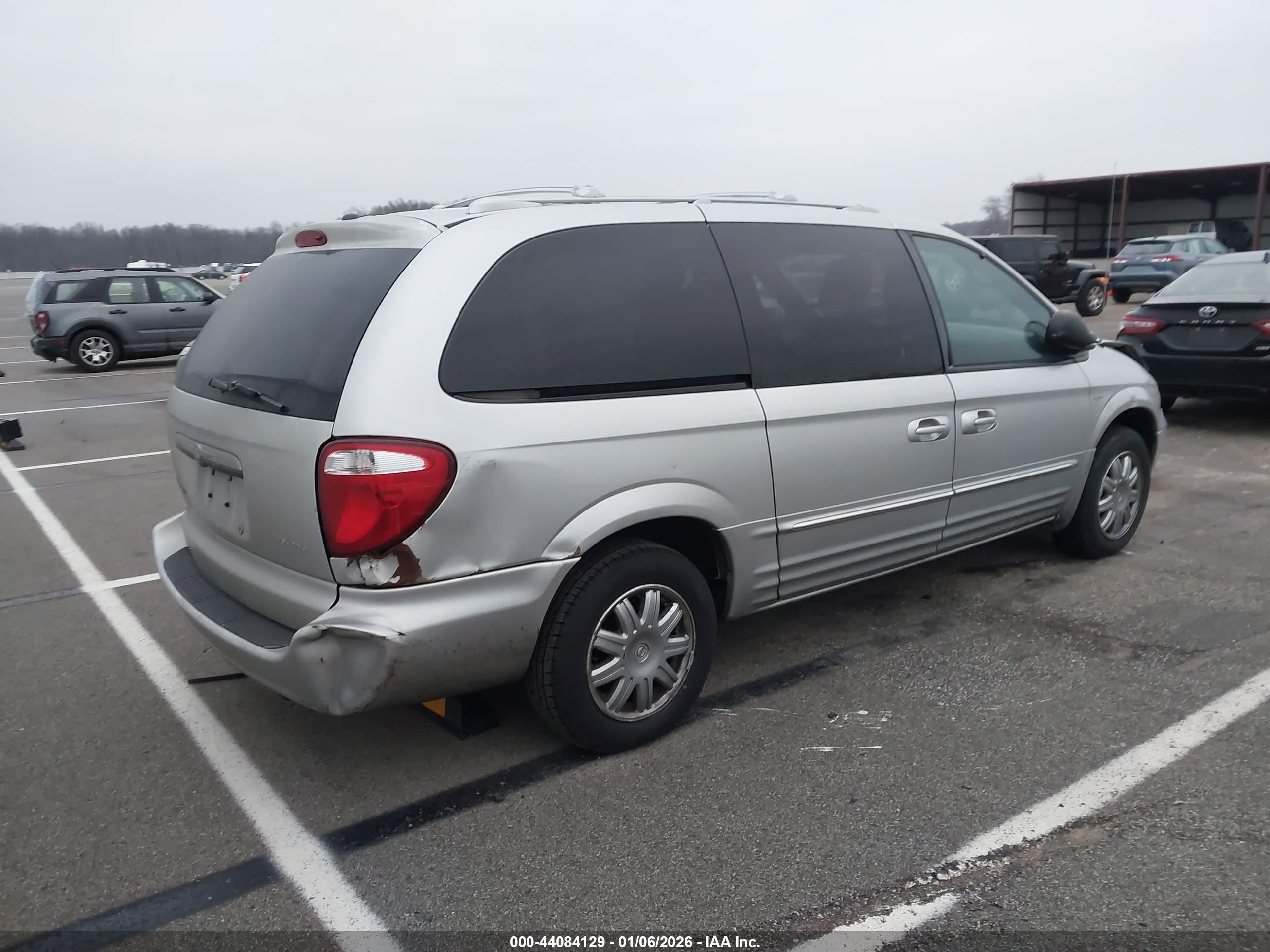2004 Chrysler Town & Country Touring Silver vin: 2C4GP54L84R518672