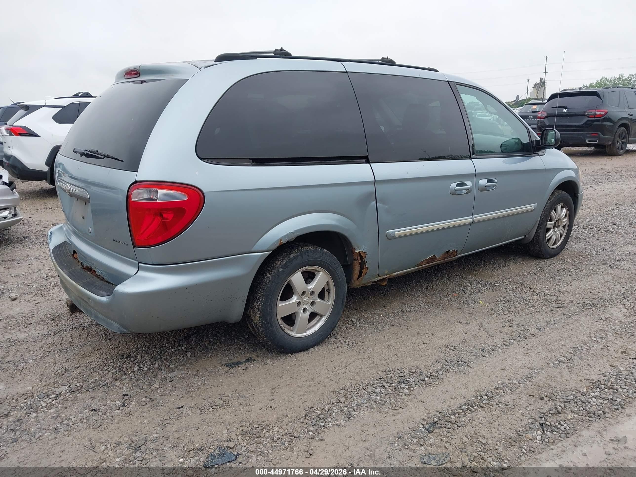 2005 Chrysler Town & Country Touring Light Blue vin: 2C4GP54L85R467921