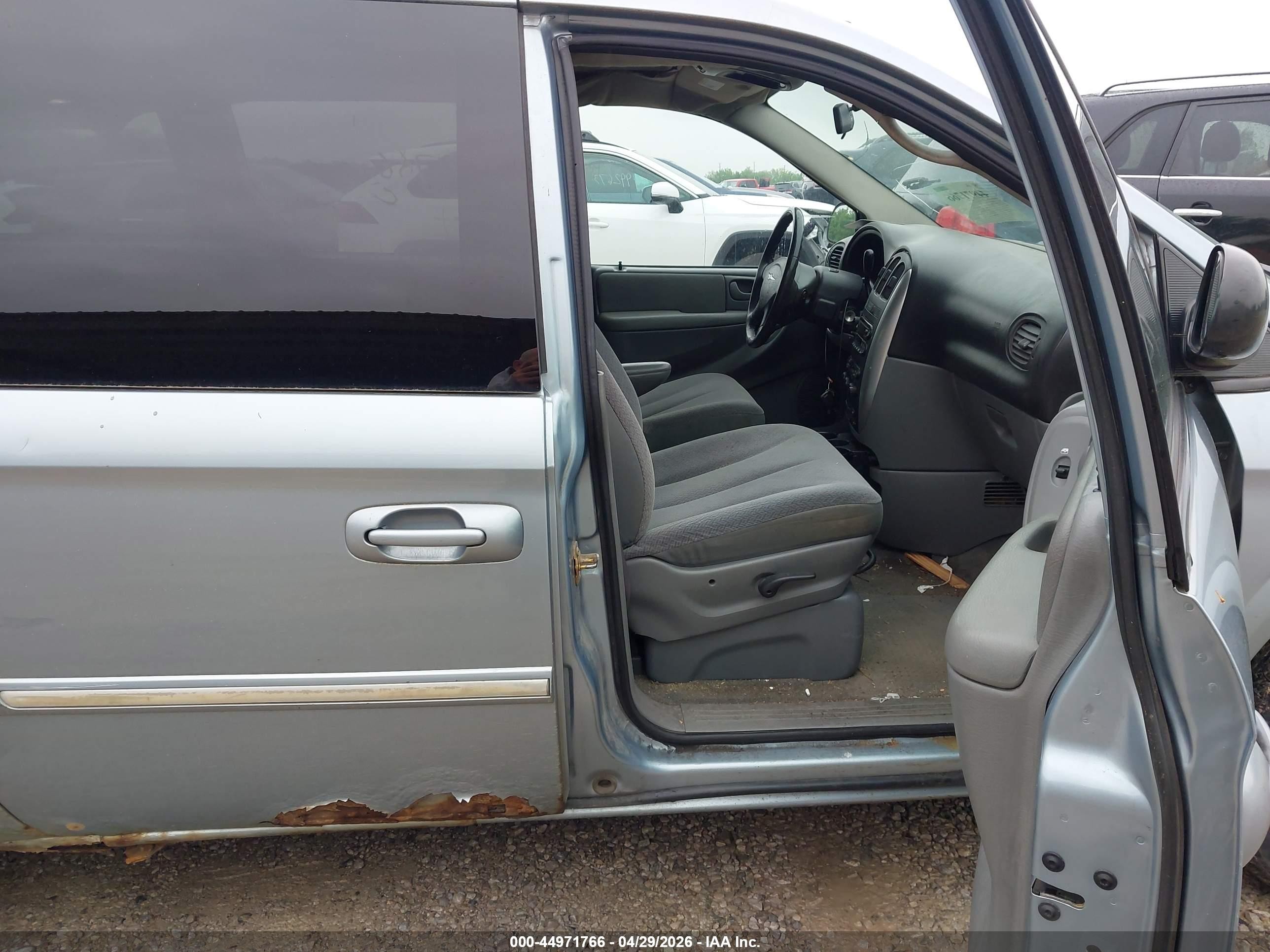 2005 Chrysler Town & Country Touring Light Blue vin: 2C4GP54L85R467921