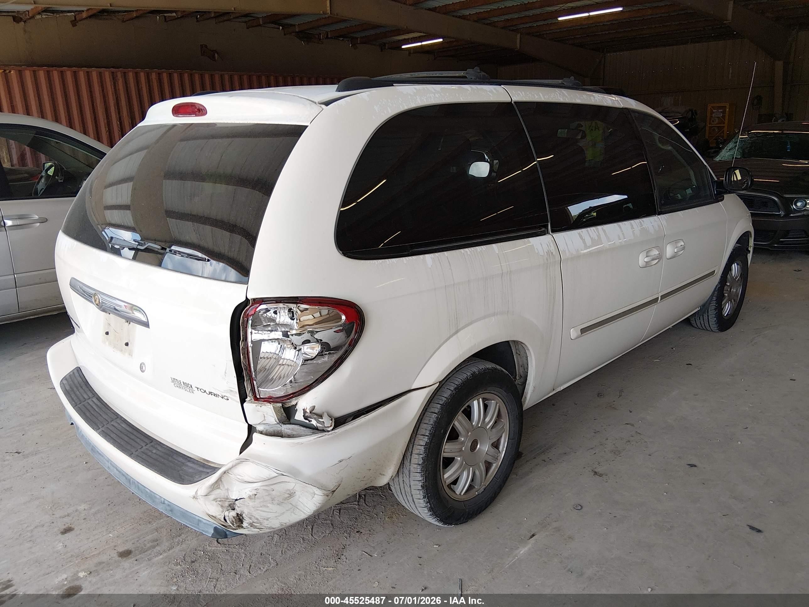 2005 Chrysler Town & Country Touring White vin: 2C4GP54L85R536073