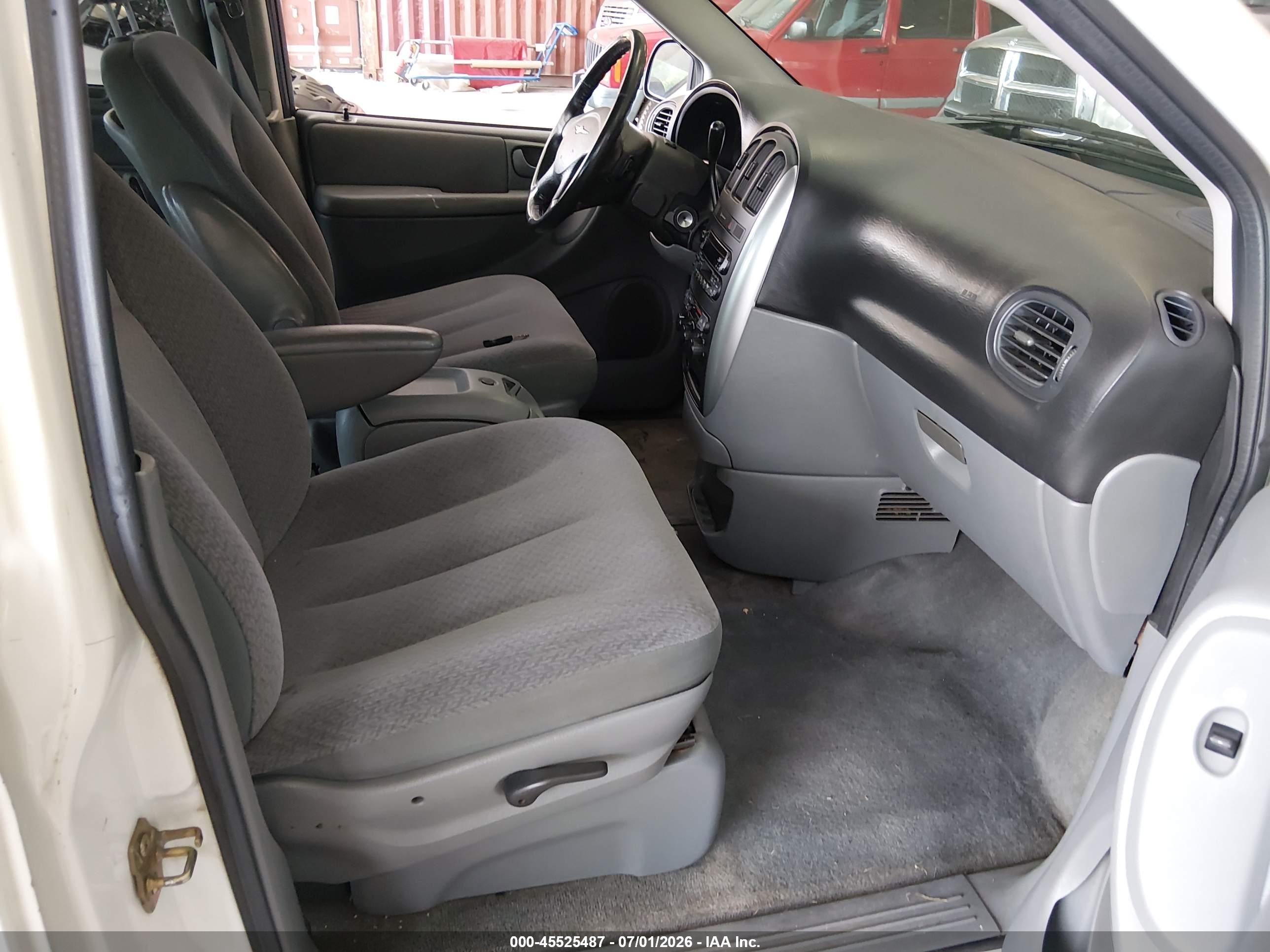 2005 Chrysler Town & Country Touring White vin: 2C4GP54L85R536073