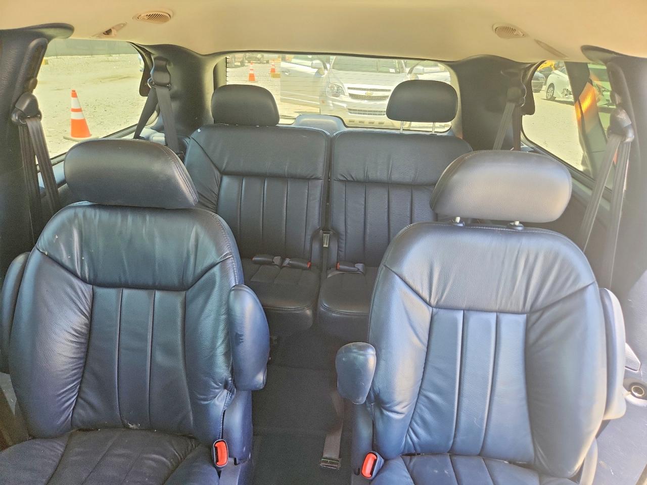 2001 Chrysler Town & Country Lxi White vin: 2C4GP54L91R415370
