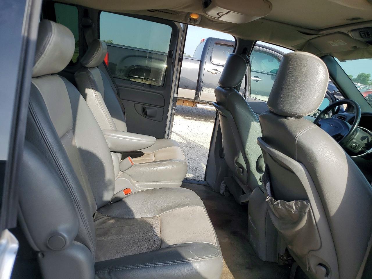 2004 Chrysler Town & Country Touring Silver vin: 2C4GP54L94R518552