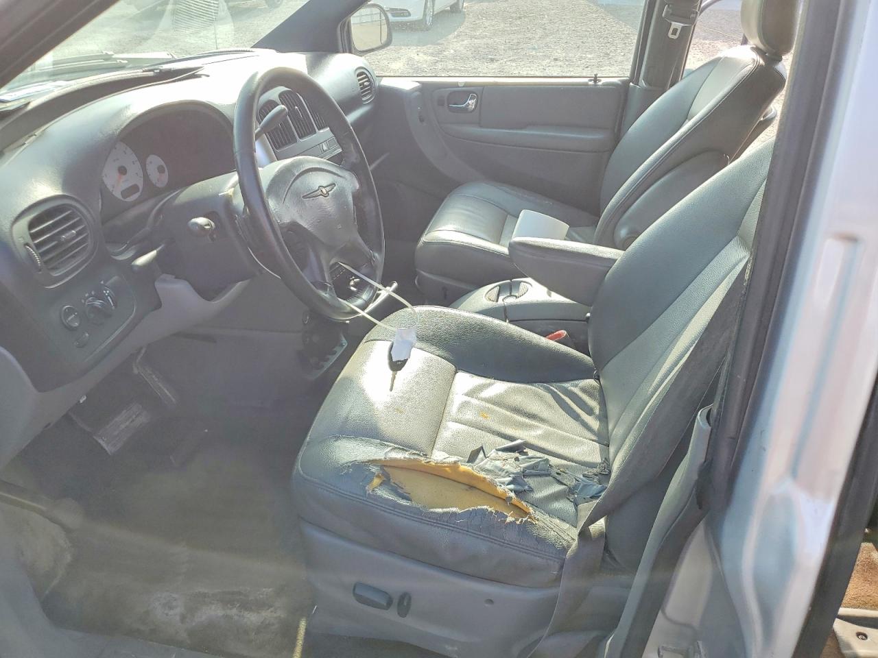 2004 Chrysler Town & Country Touring Silver vin: 2C4GP54L94R518552