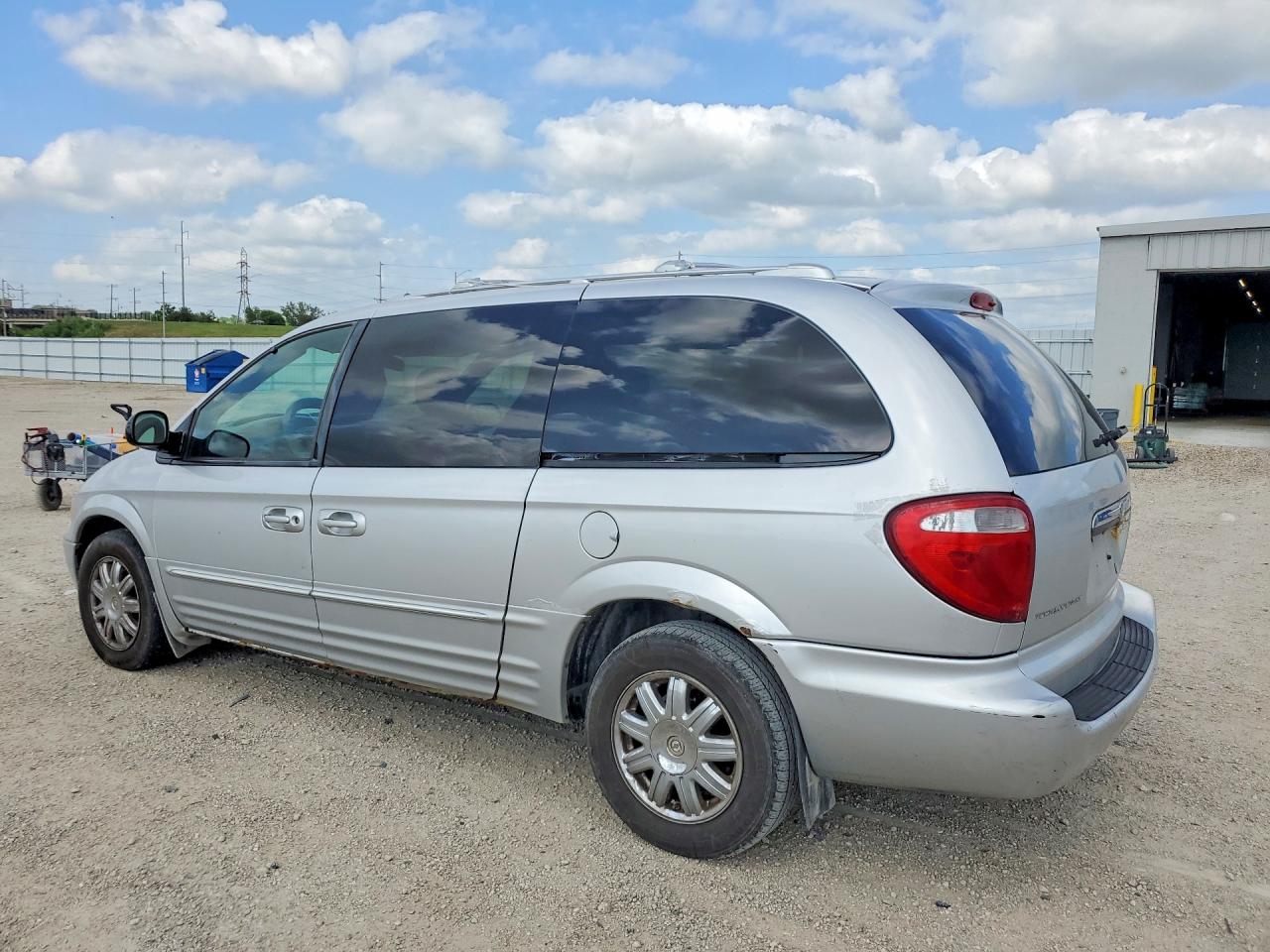 2004 Chrysler Town & Country Touring Silver vin: 2C4GP54L94R518552